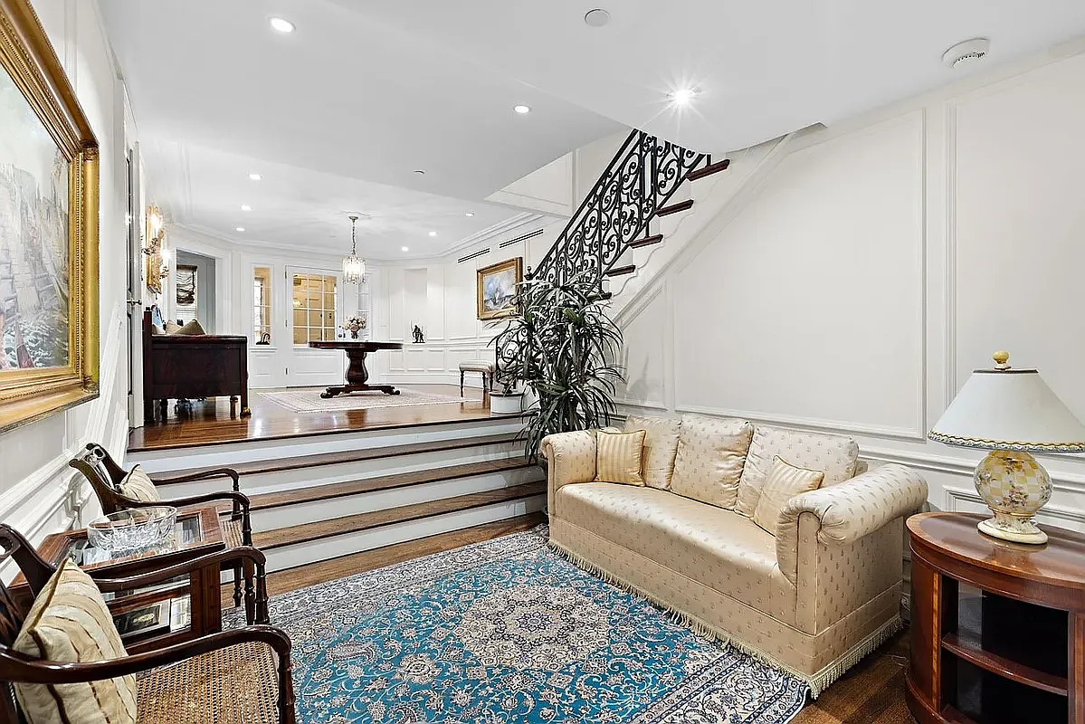 6 E 69th Street