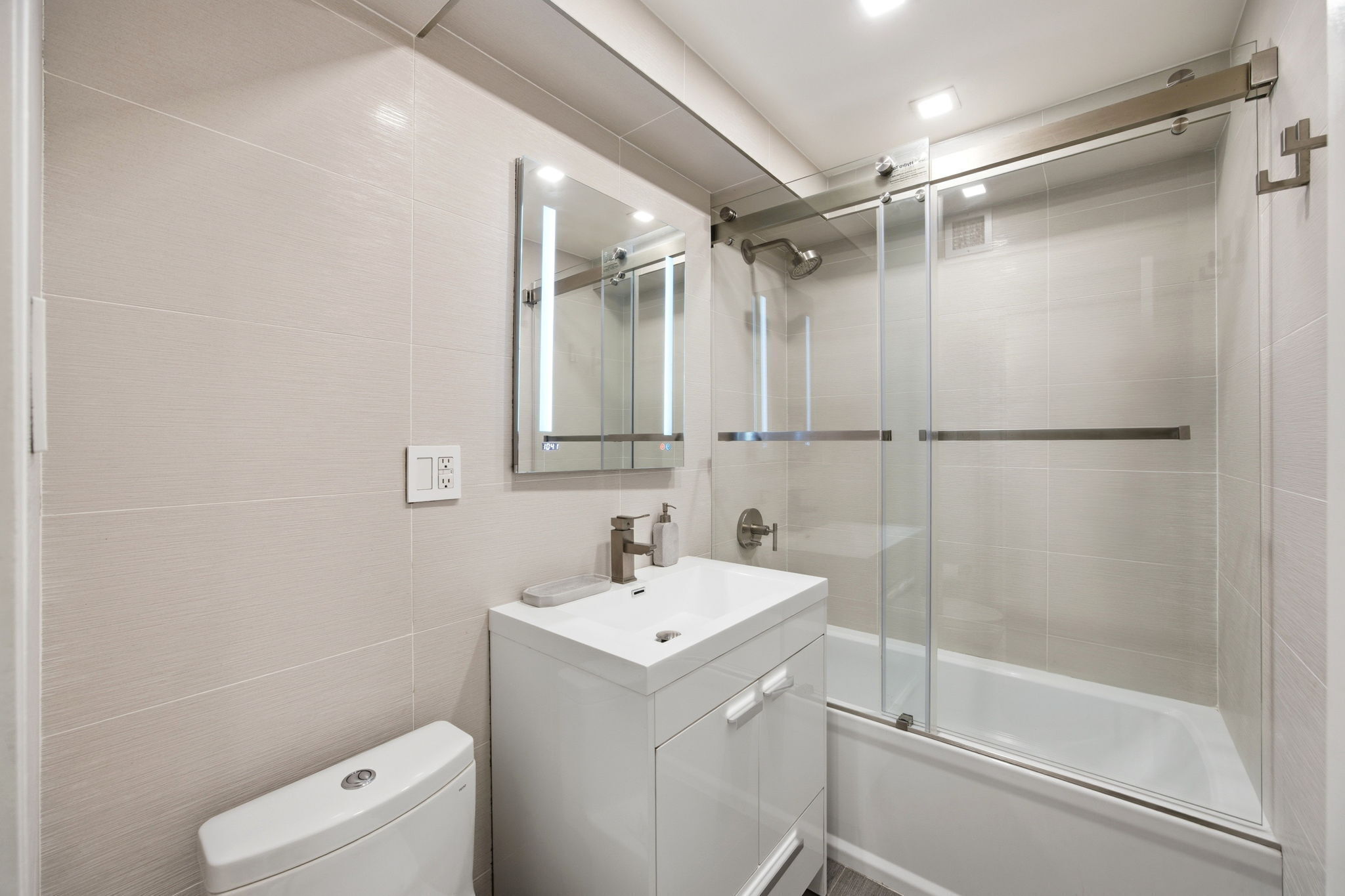 211 E 53rd Street 4K