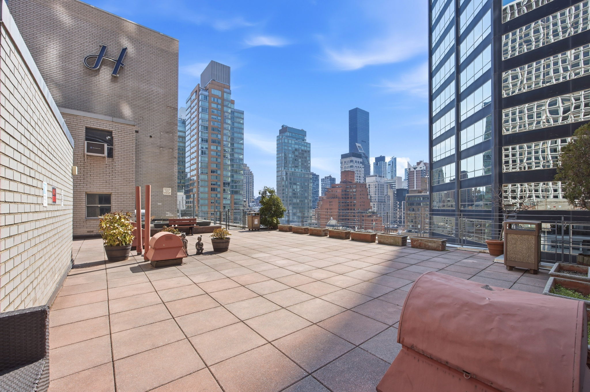 211 E 53rd Street 4K