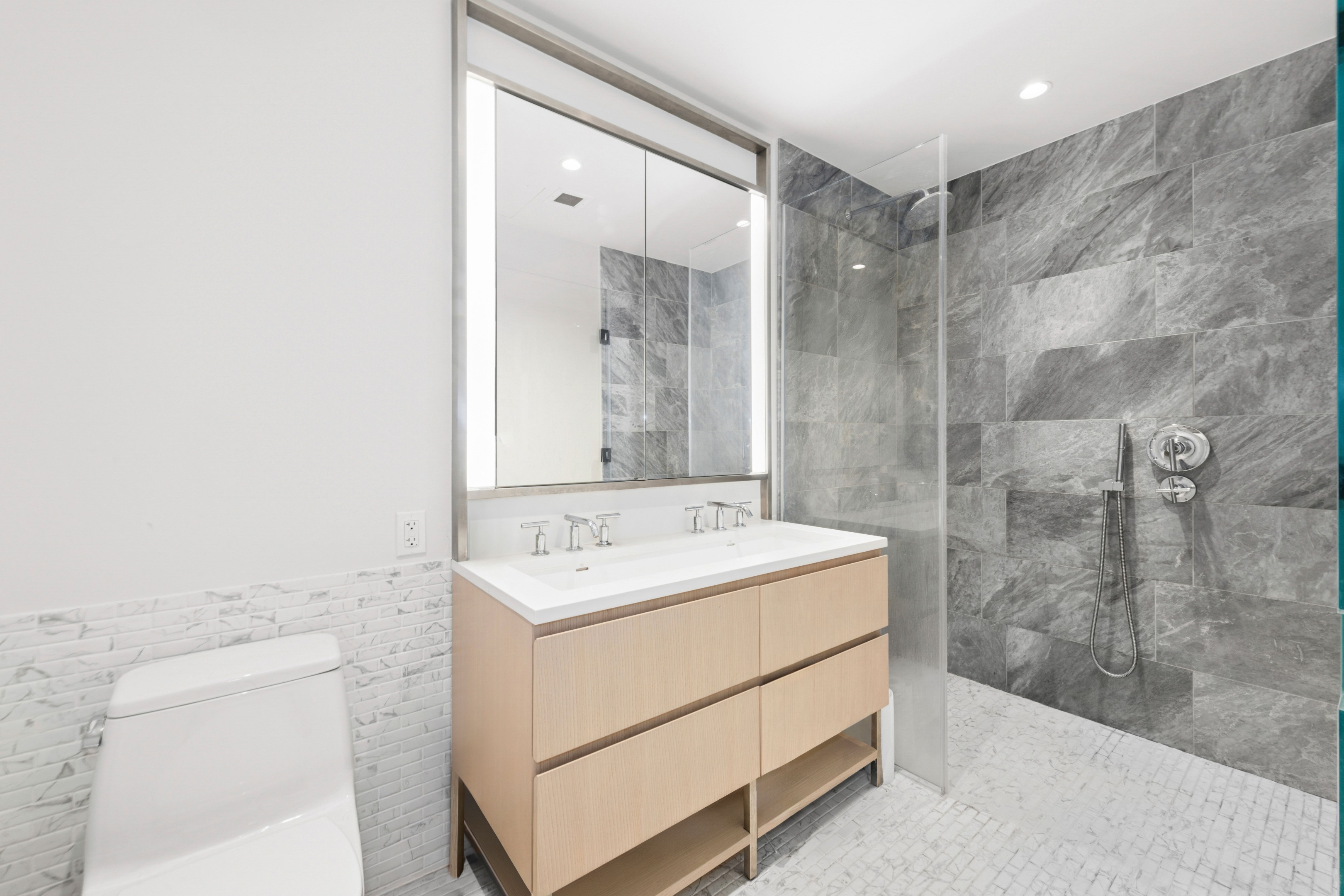 500 W 45th Street 530