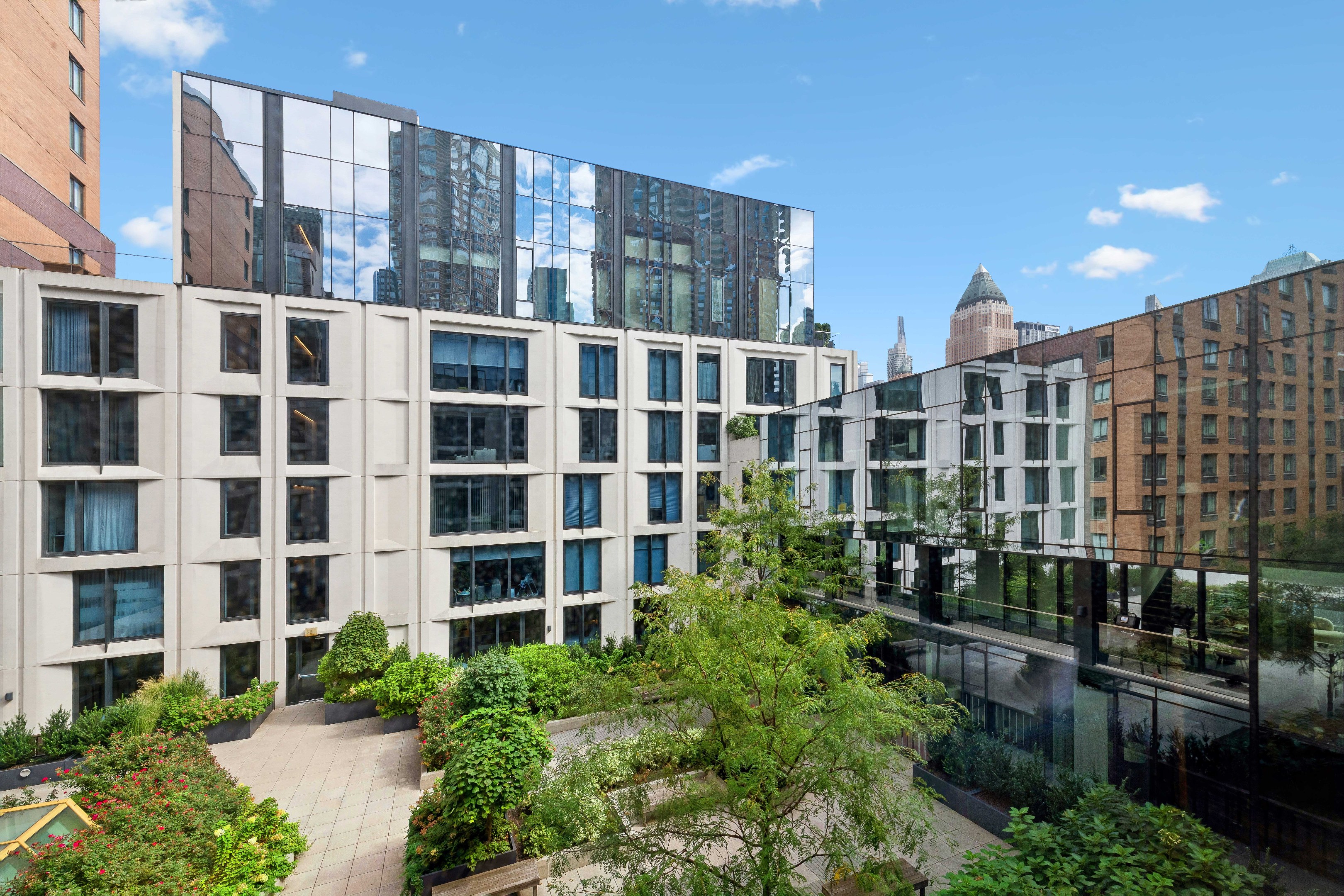 500 W 45th Street 530