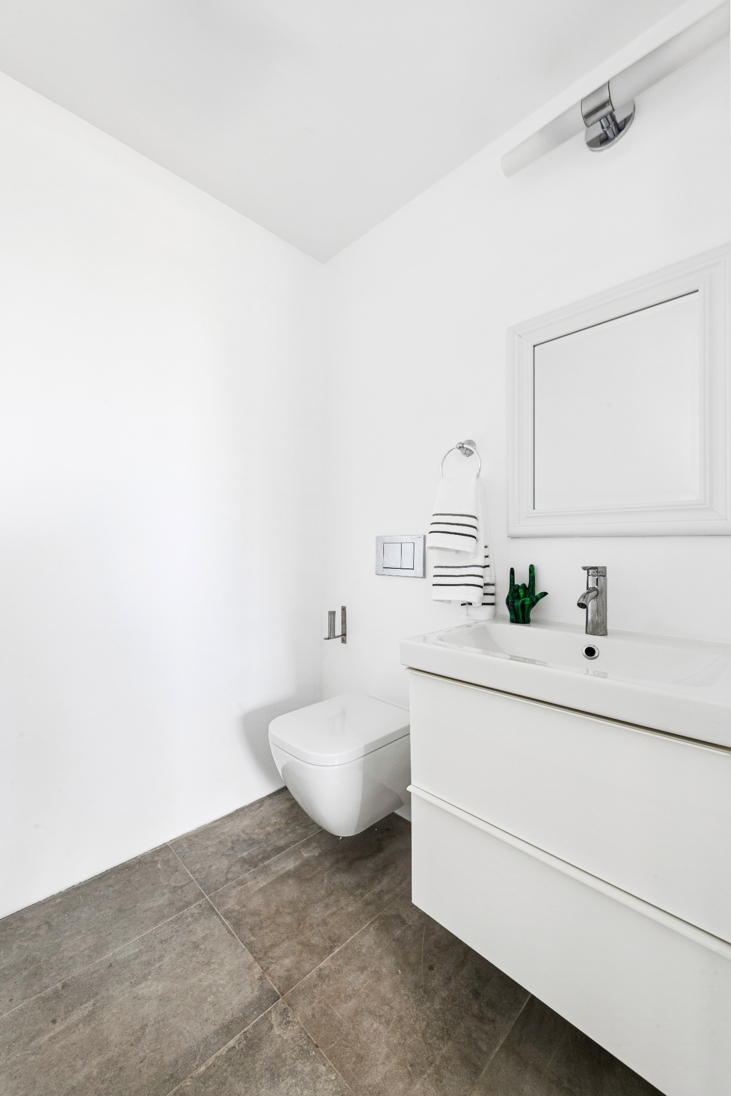 60 E 8th Street 18D
