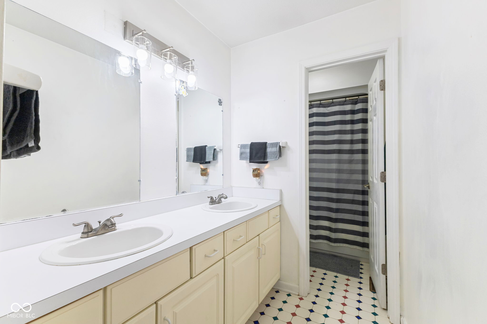 1439 E McKenzie Road