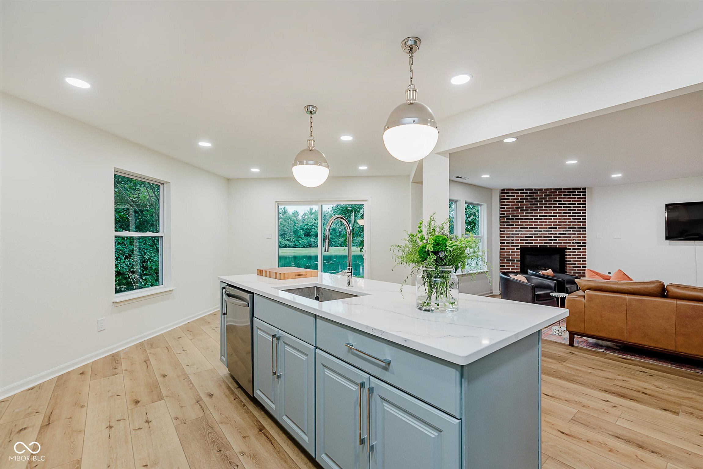 12082 Aldenham Boulevard