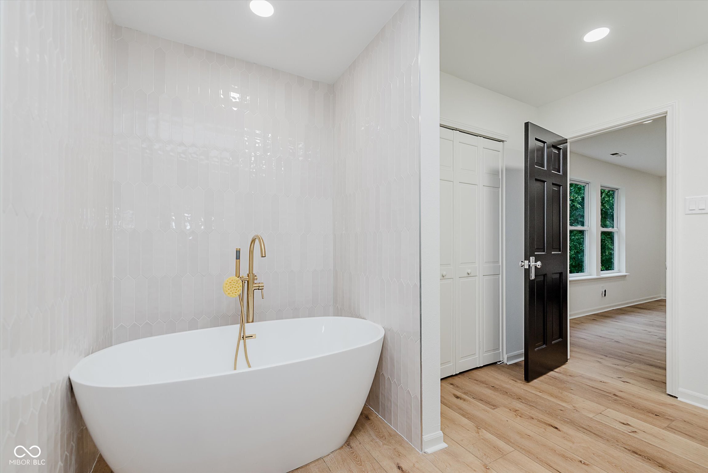 12082 Aldenham Boulevard