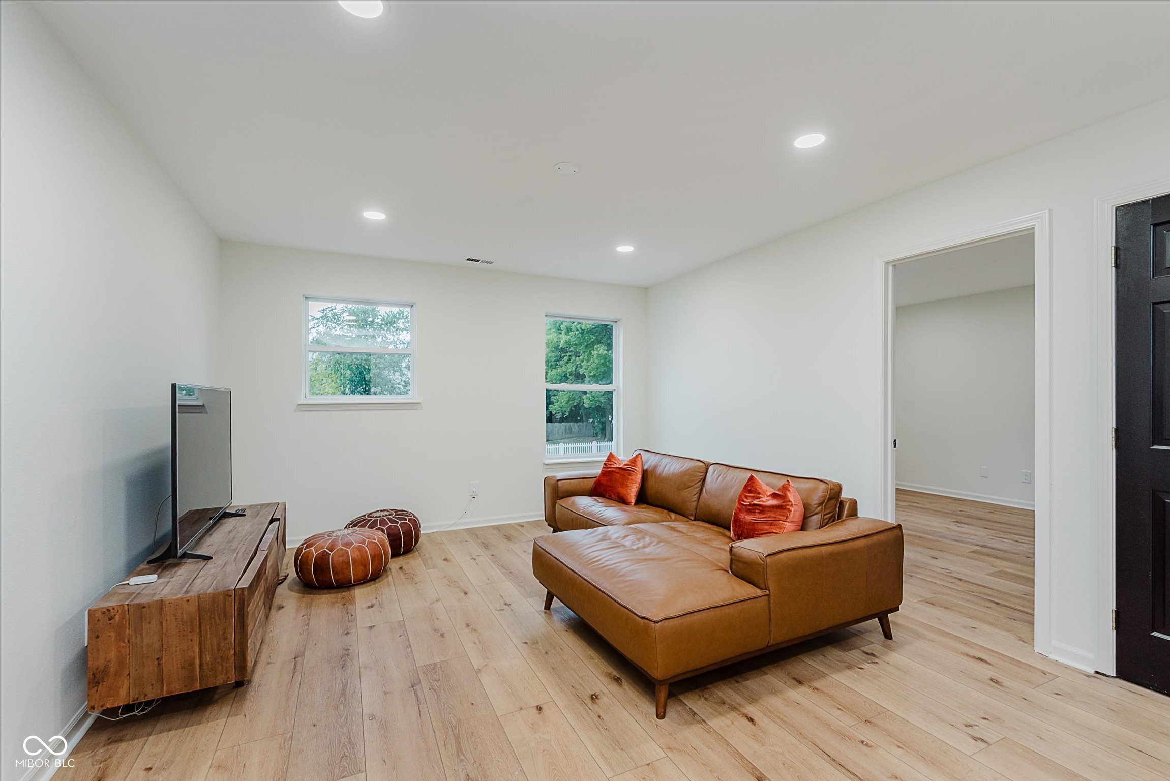 12082 Aldenham Boulevard