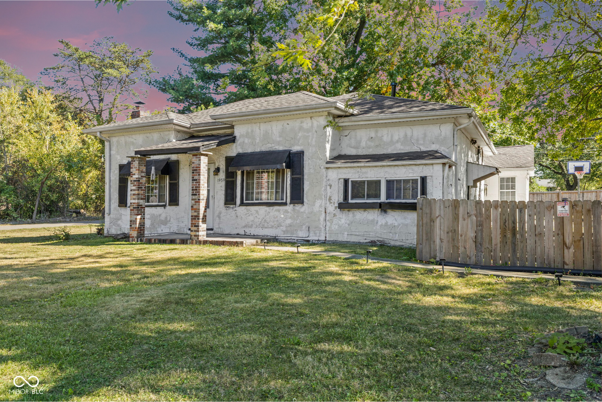 1959 N Graham Avenue