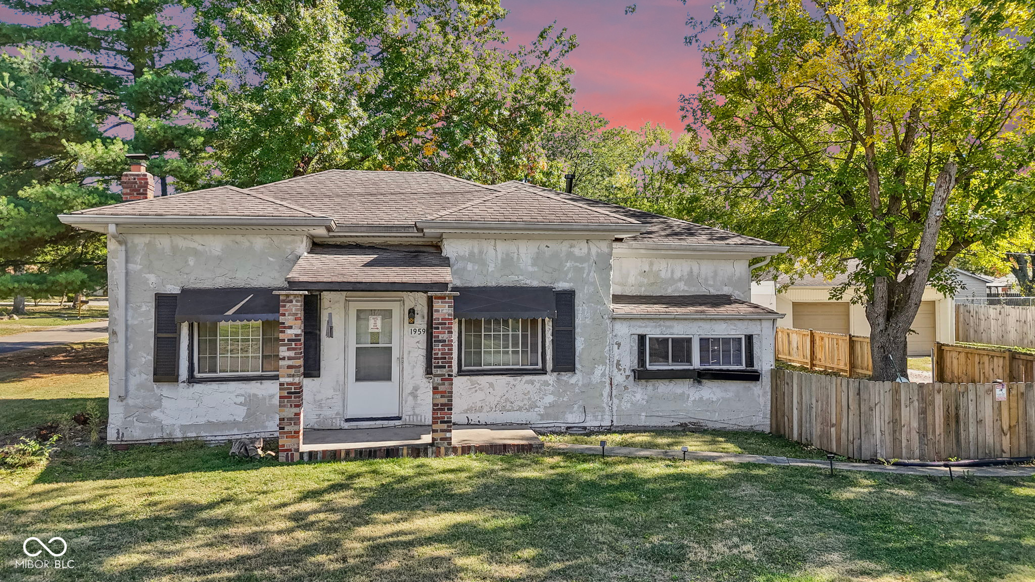 1959 N Graham Avenue