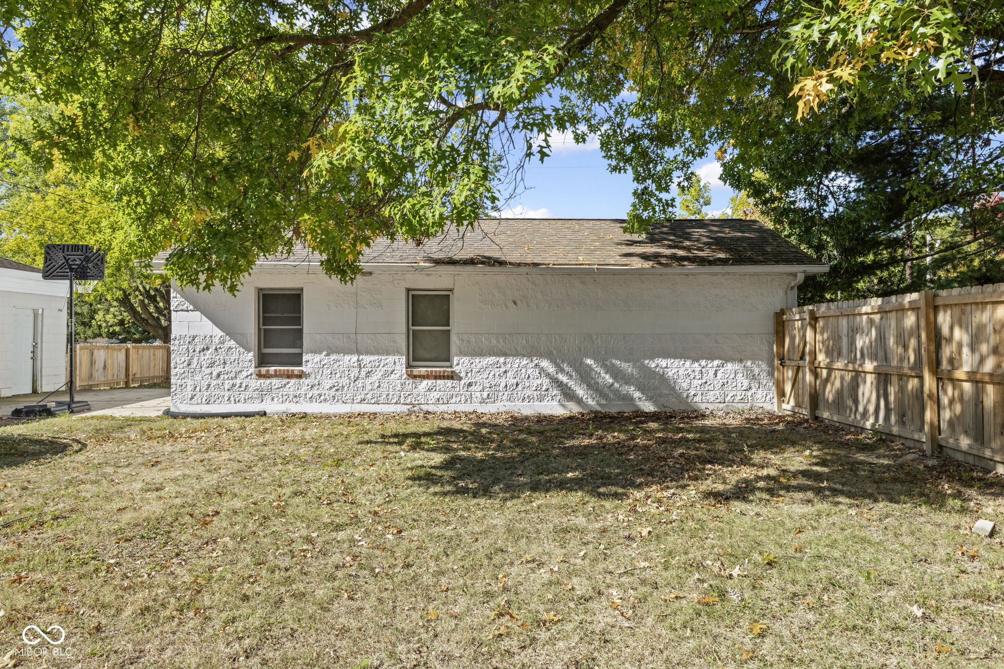 1959 N Graham Avenue