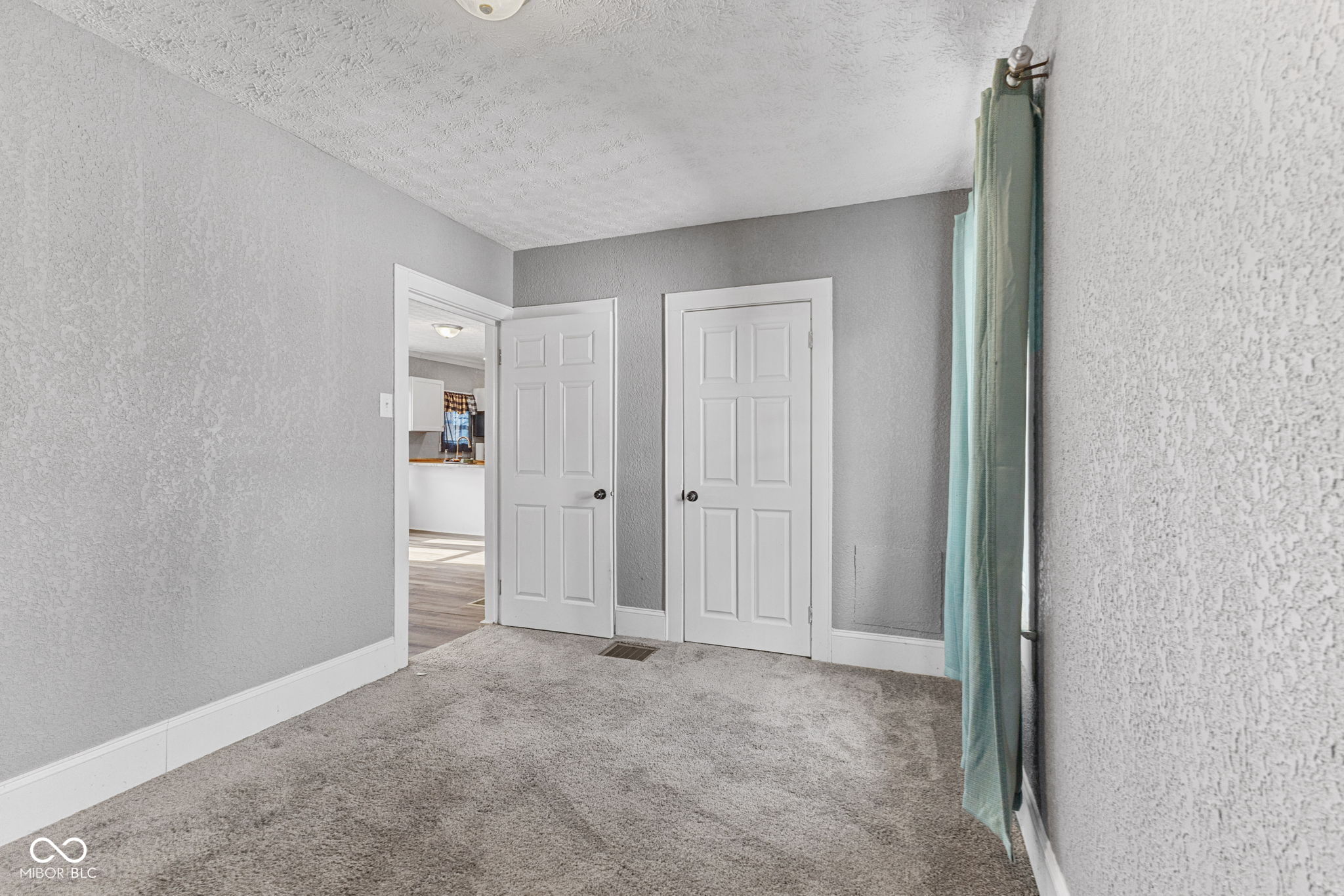 1424 N Gladstone Avenue