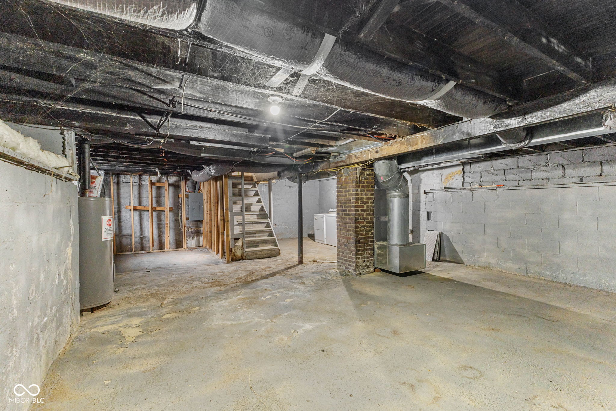 1424 N Gladstone Avenue