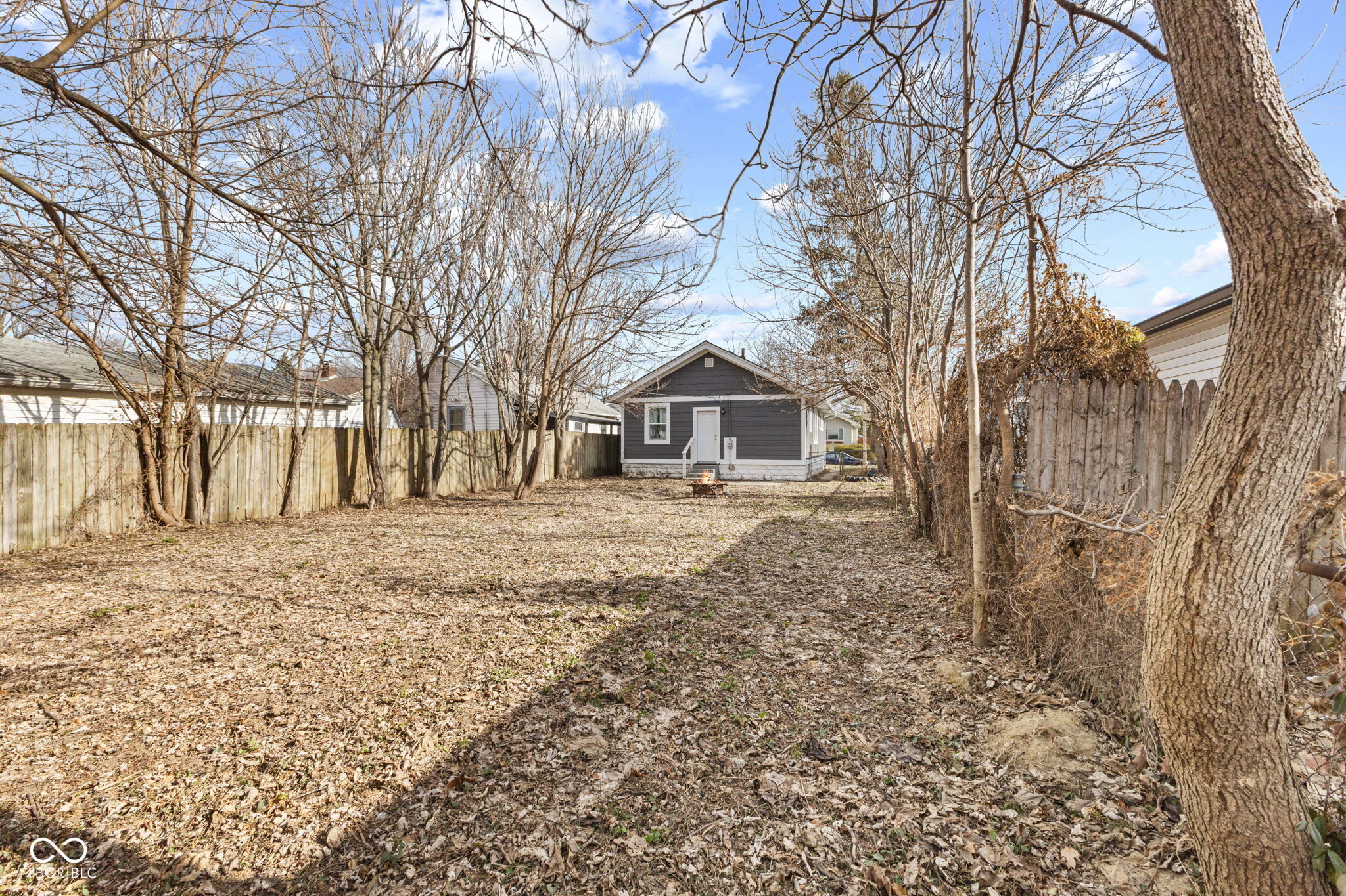 1424 N Gladstone Avenue