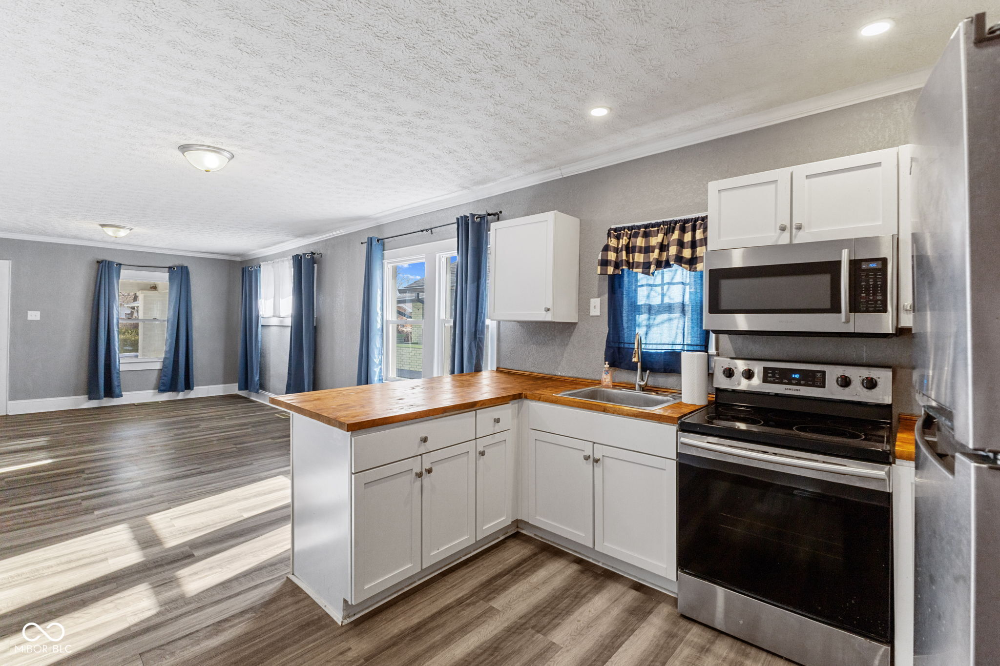 1424 N Gladstone Avenue