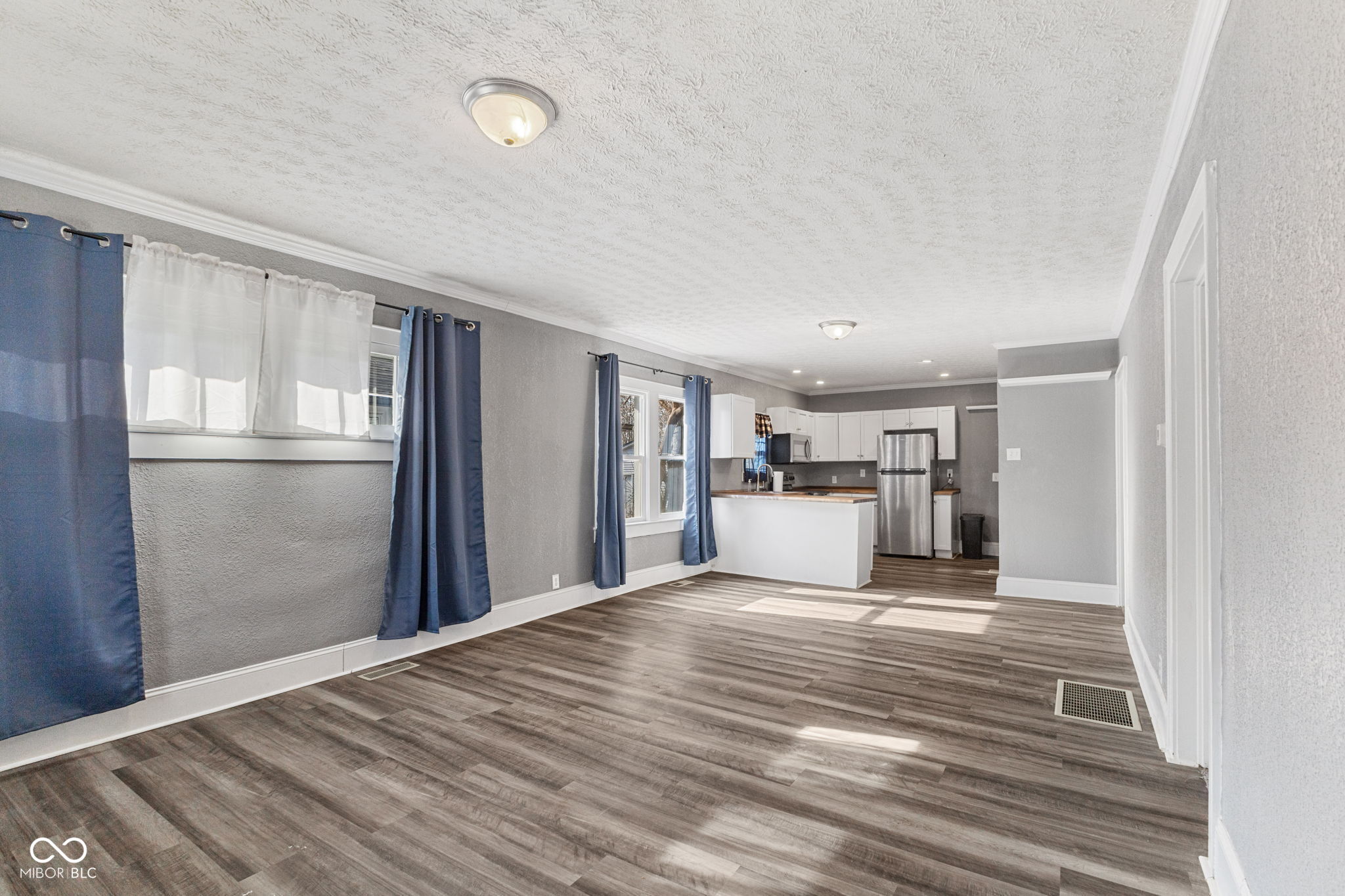 1424 N Gladstone Avenue