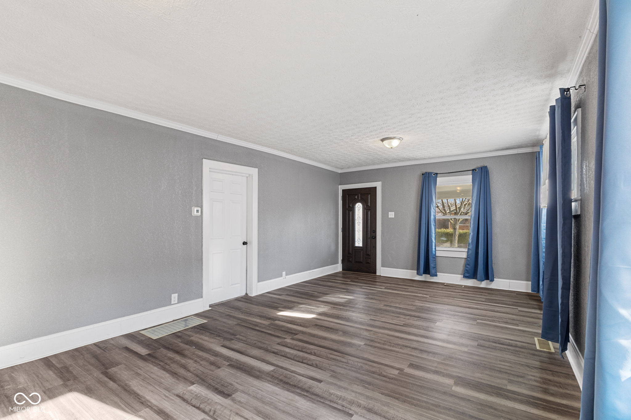 1424 N Gladstone Avenue