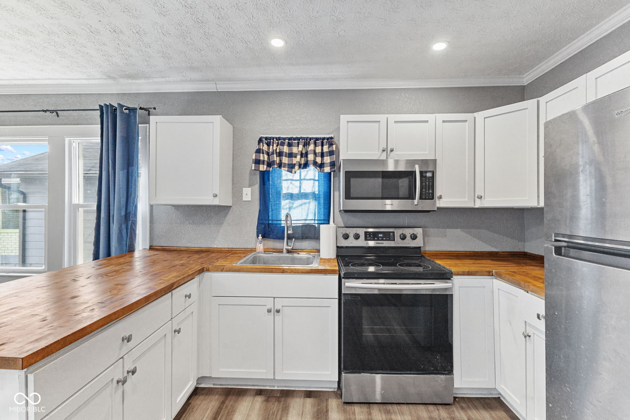 1424 N Gladstone Avenue