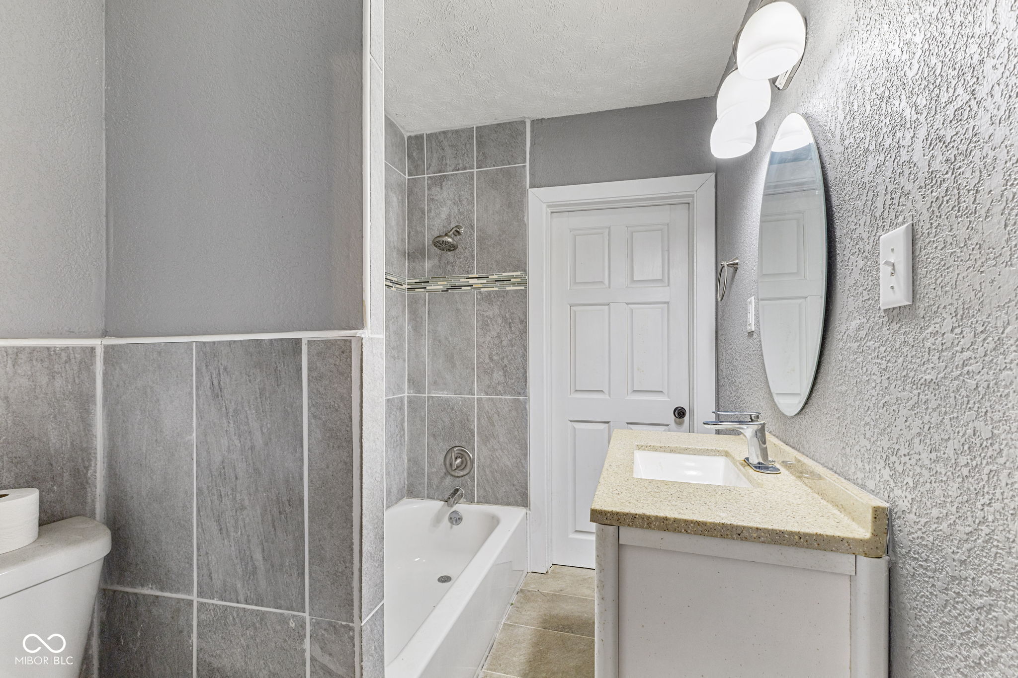 1424 N Gladstone Avenue