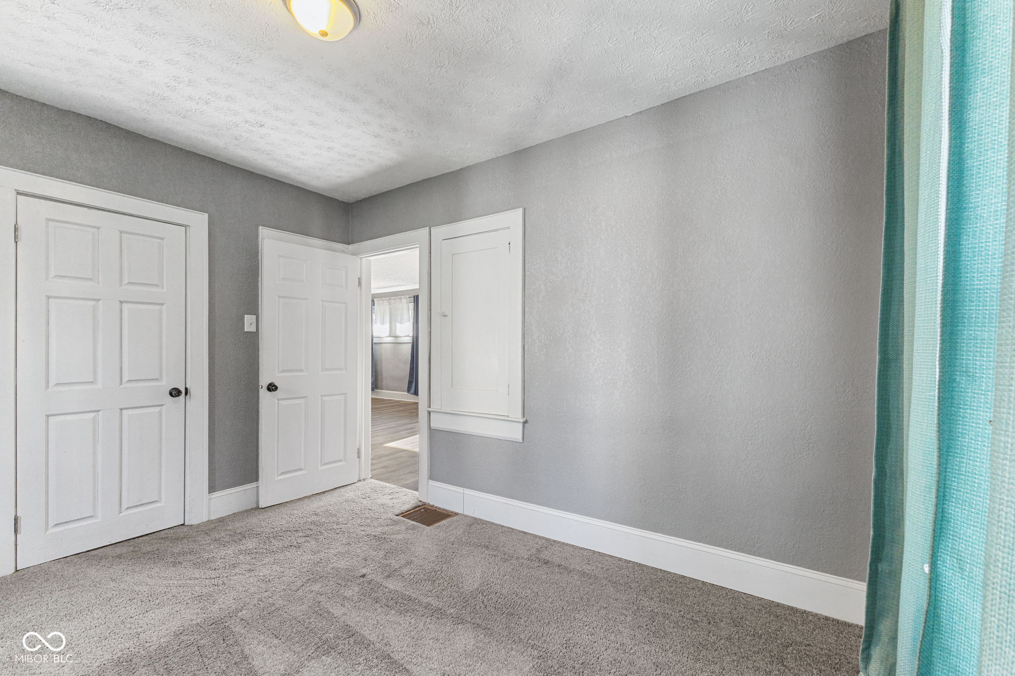 1424 N Gladstone Avenue