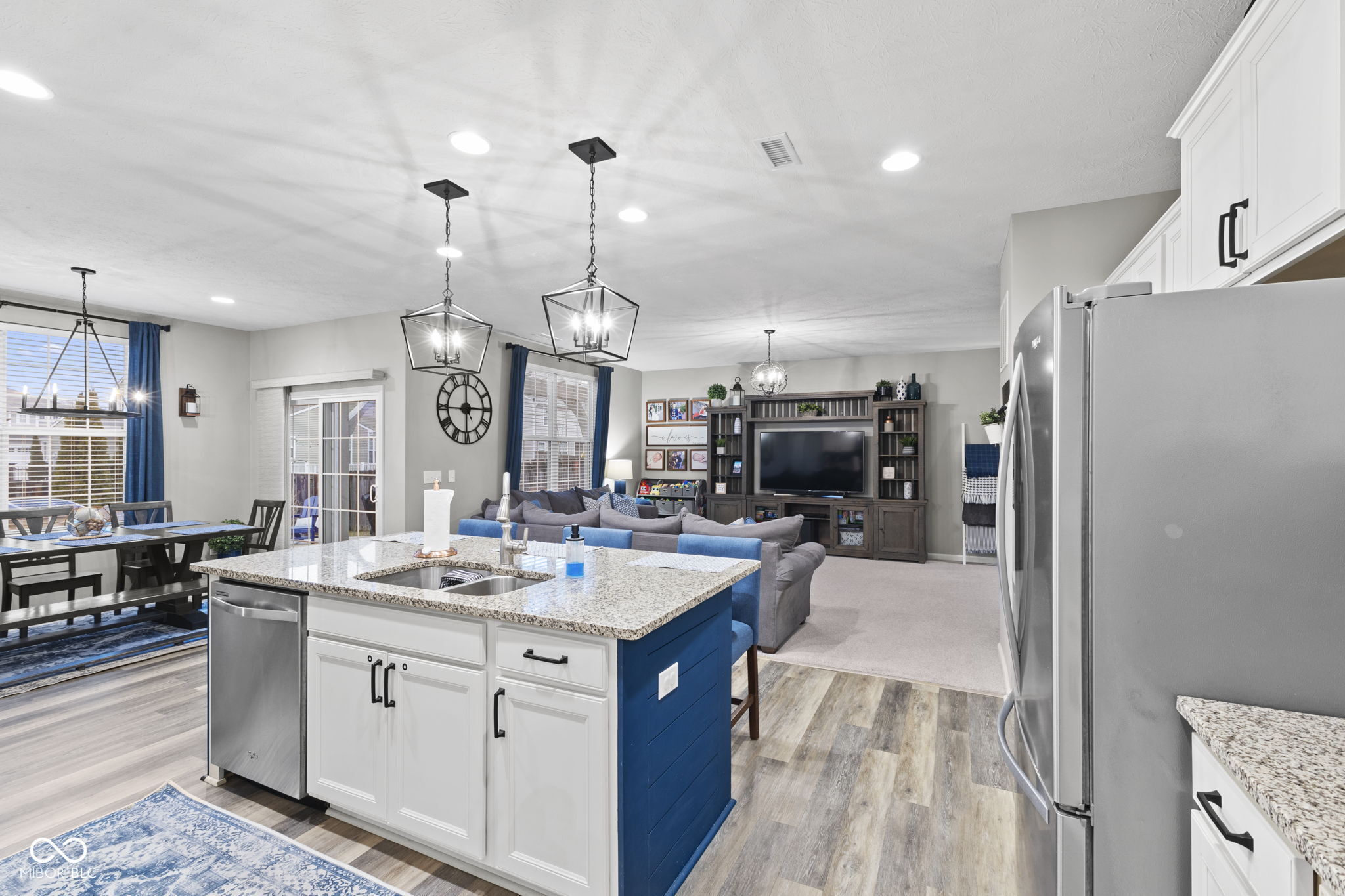 6740 Shooting Star Drive