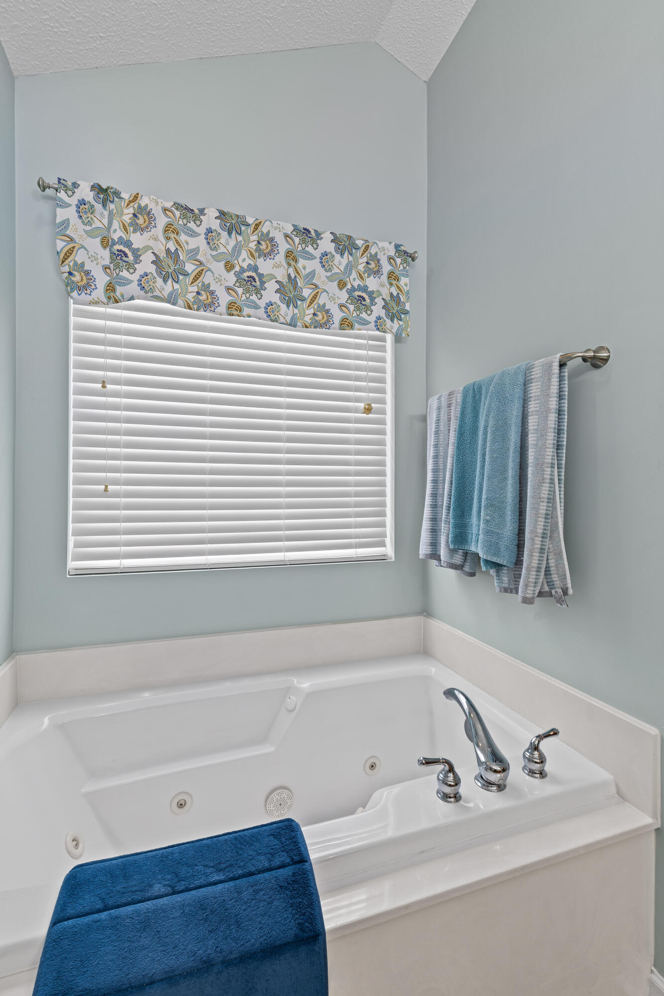 1037 Cobblestone Boulevard