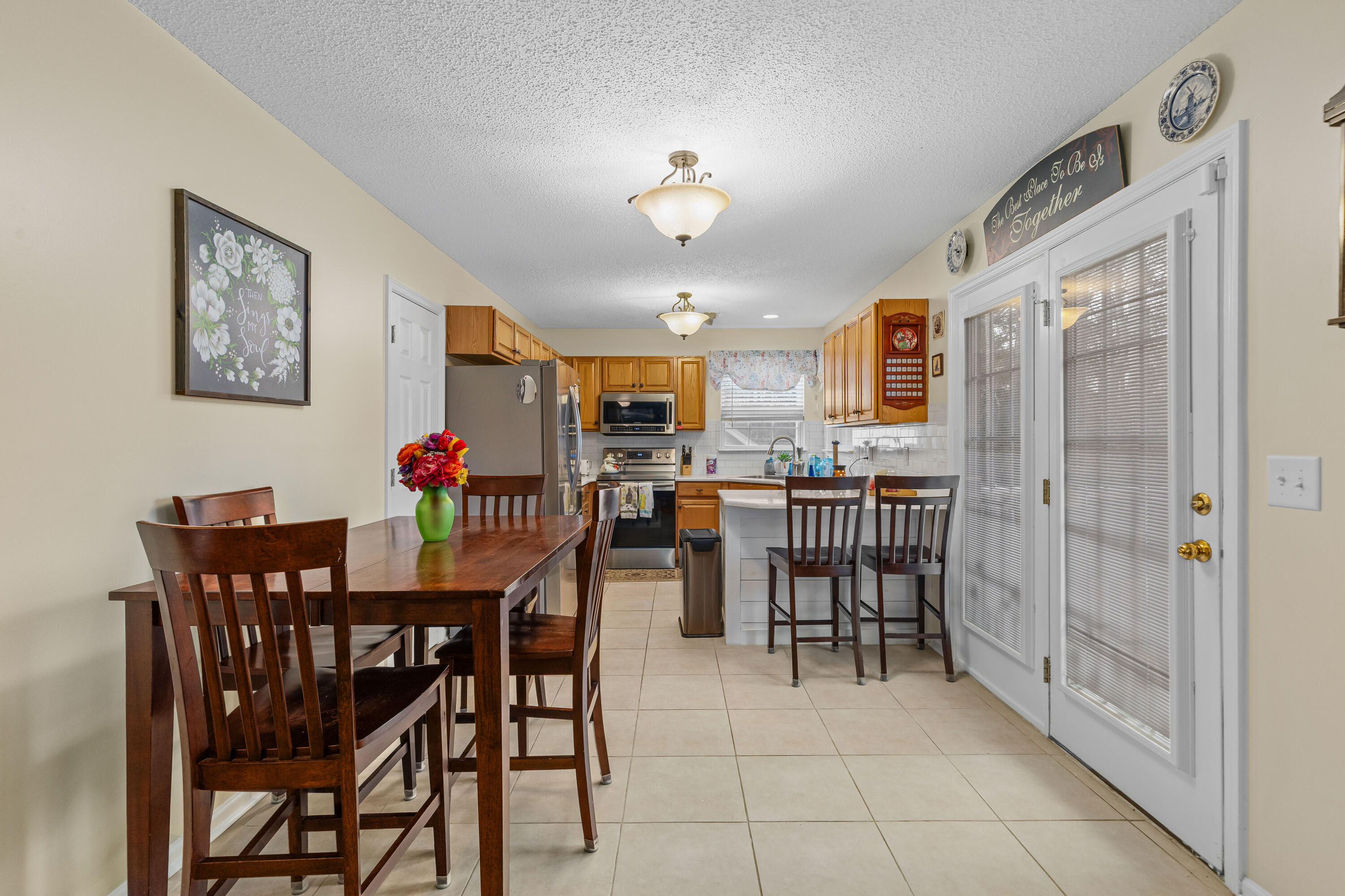 1037 Cobblestone Boulevard