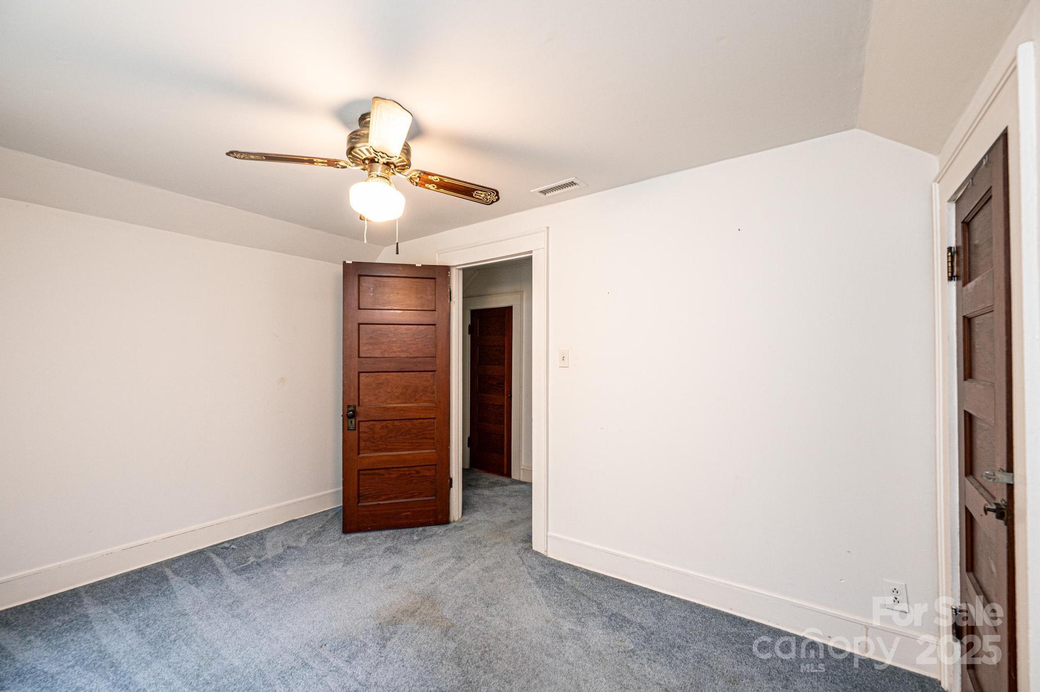 602 W 6th Street