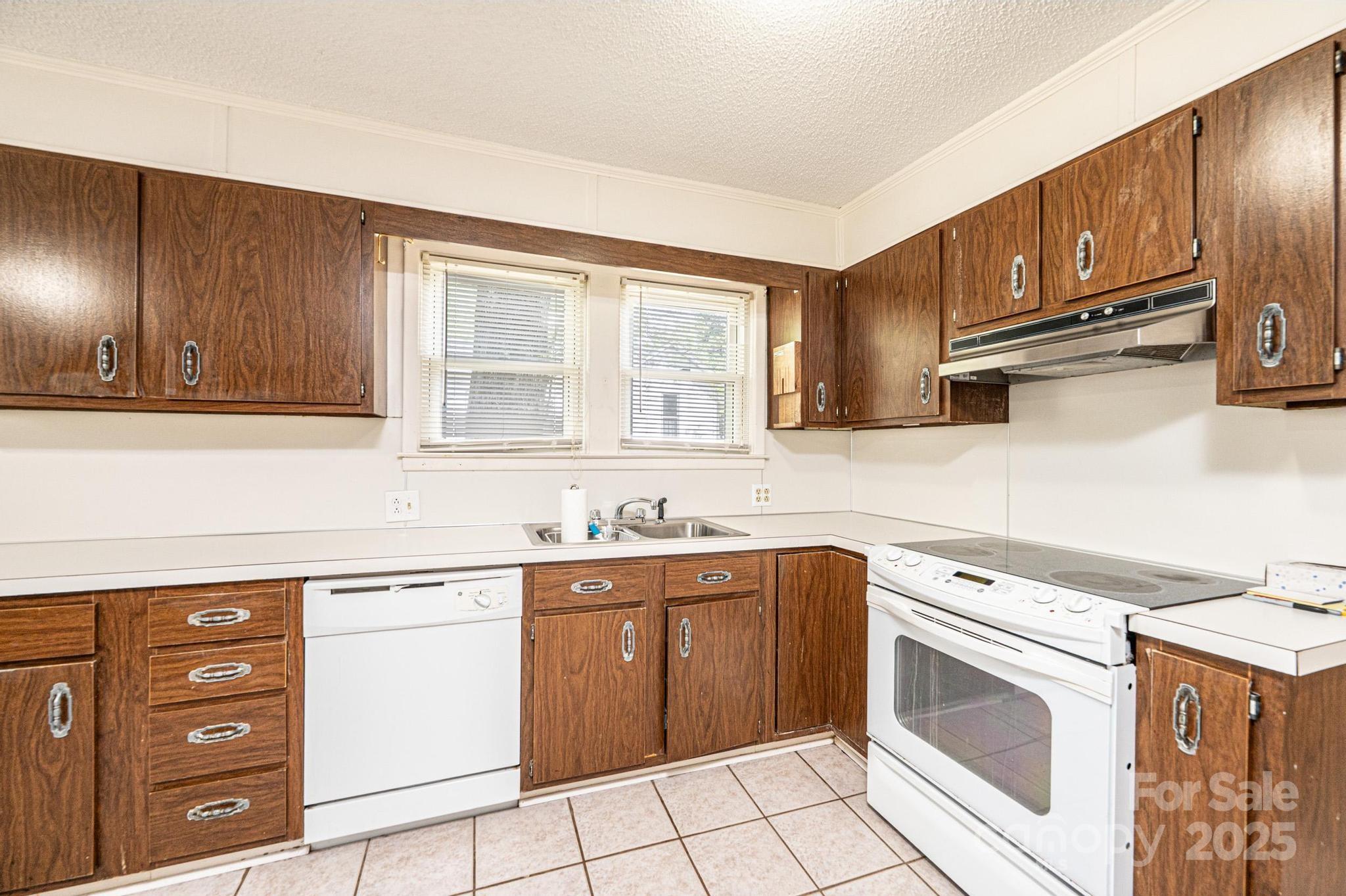 602 W 6th Street