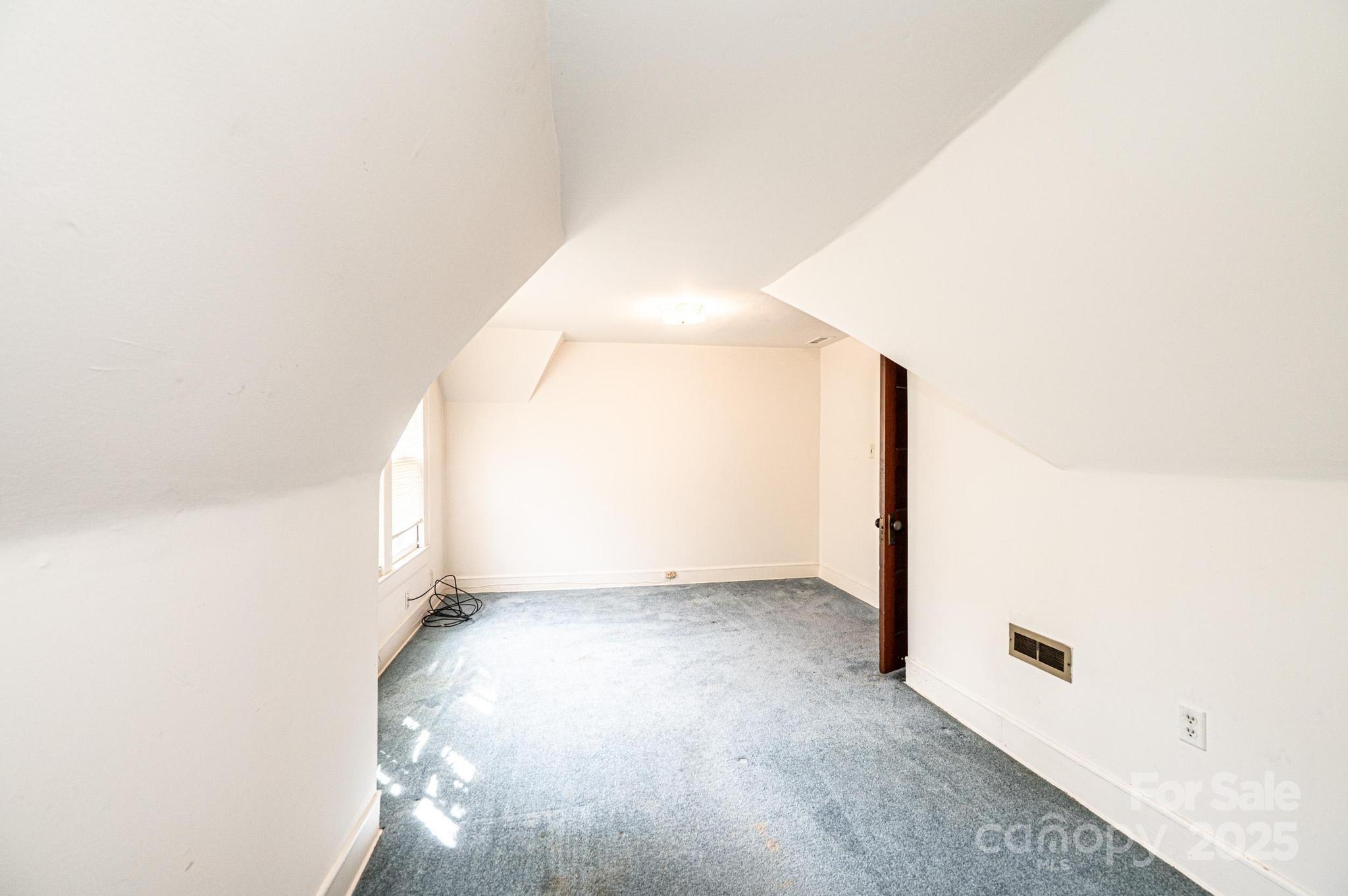 602 W 6th Street