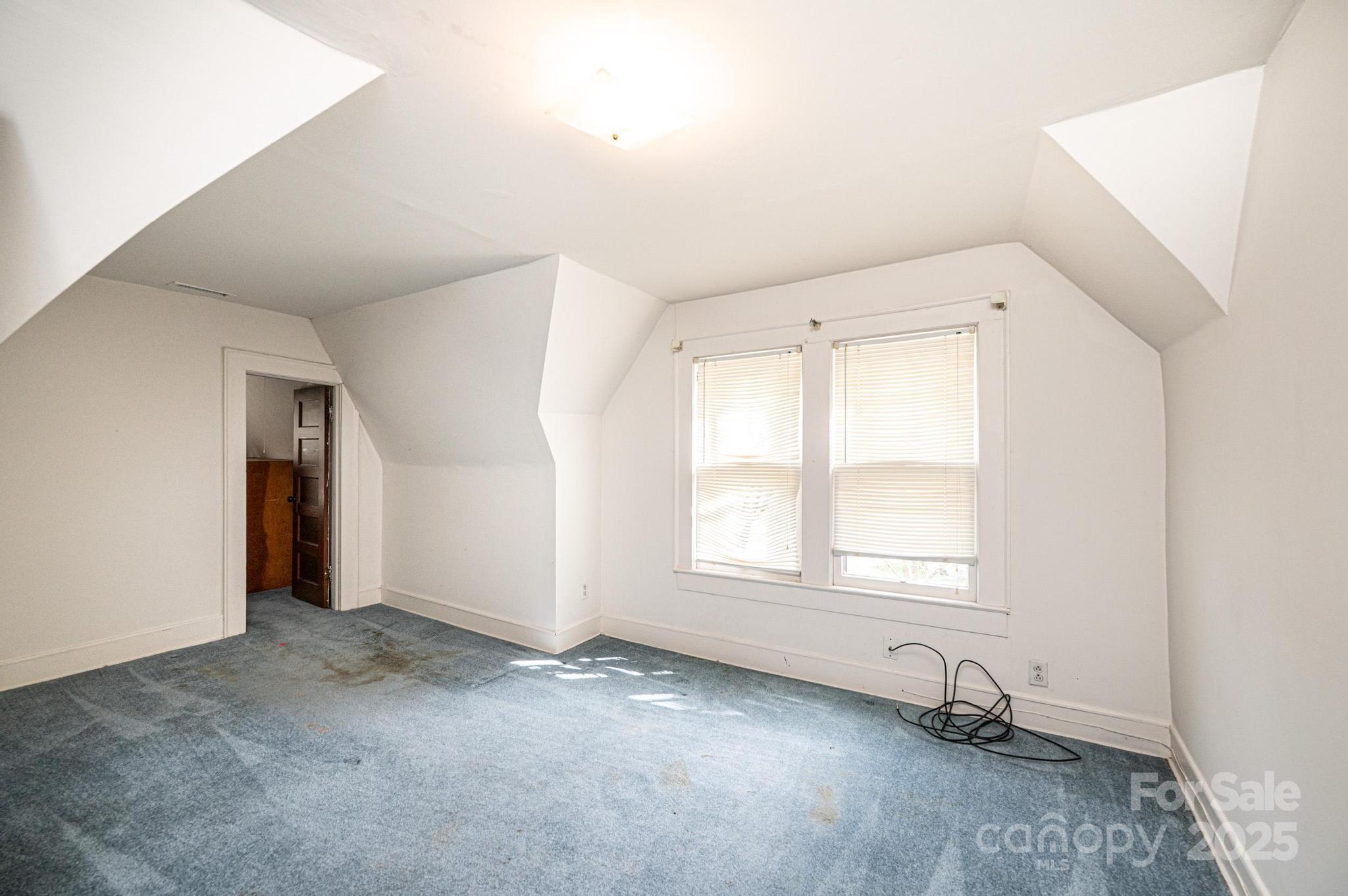 602 W 6th Street