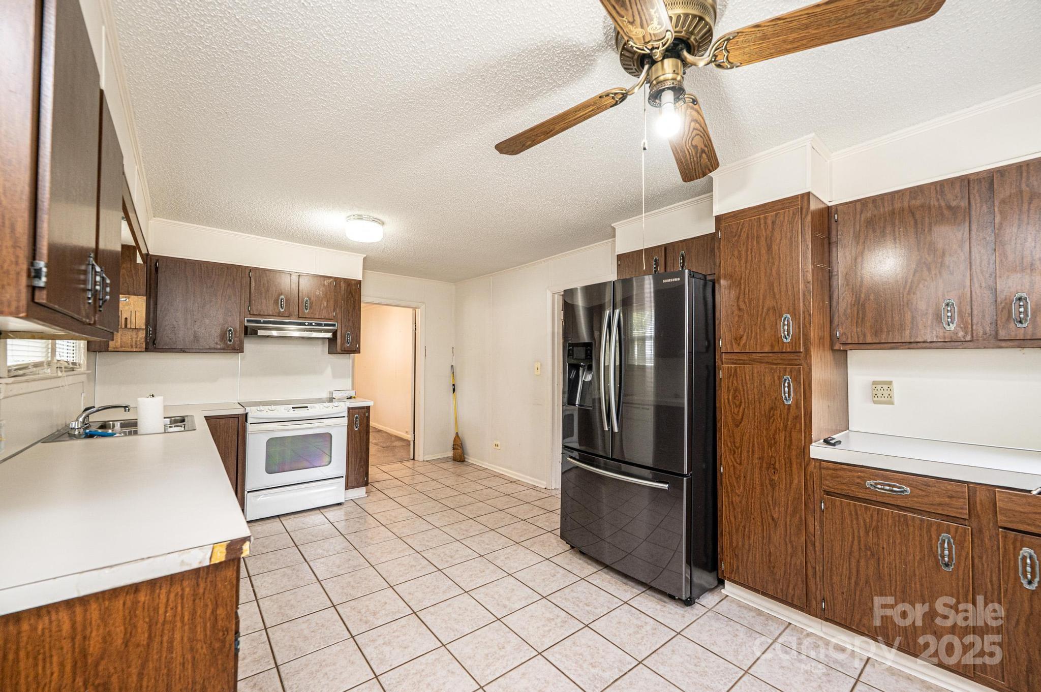 602 W 6th Street