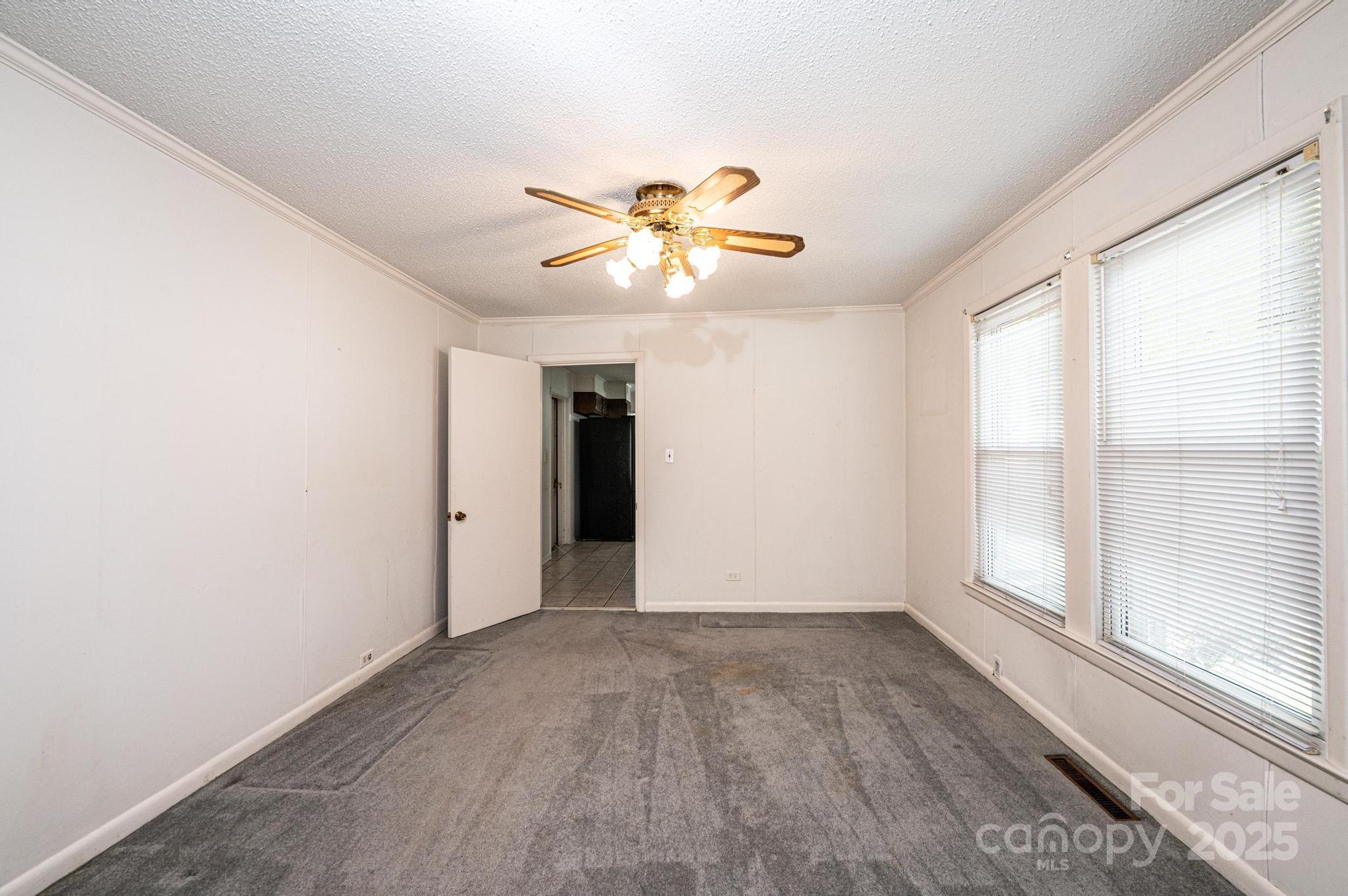 602 W 6th Street