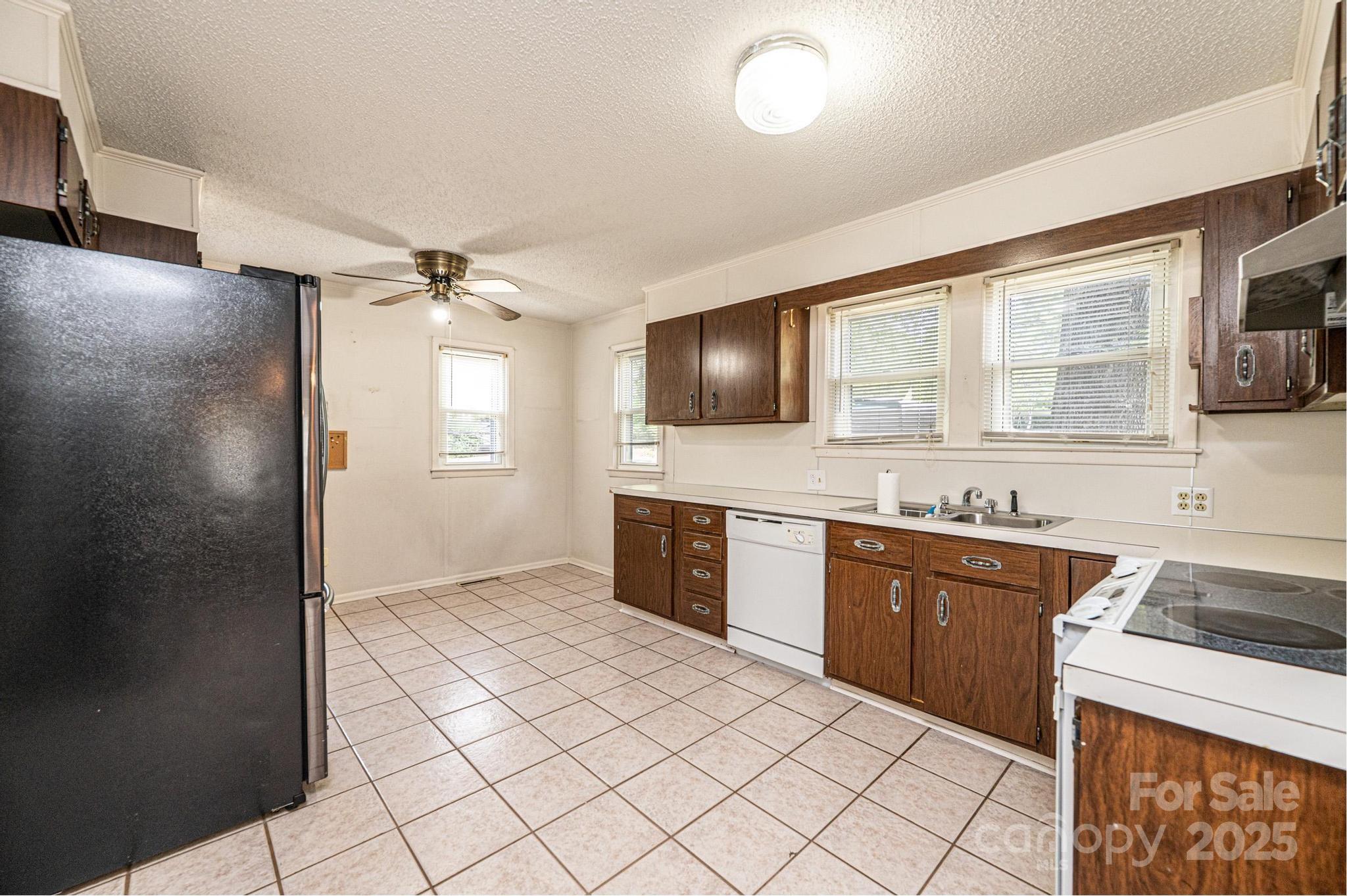 602 W 6th Street