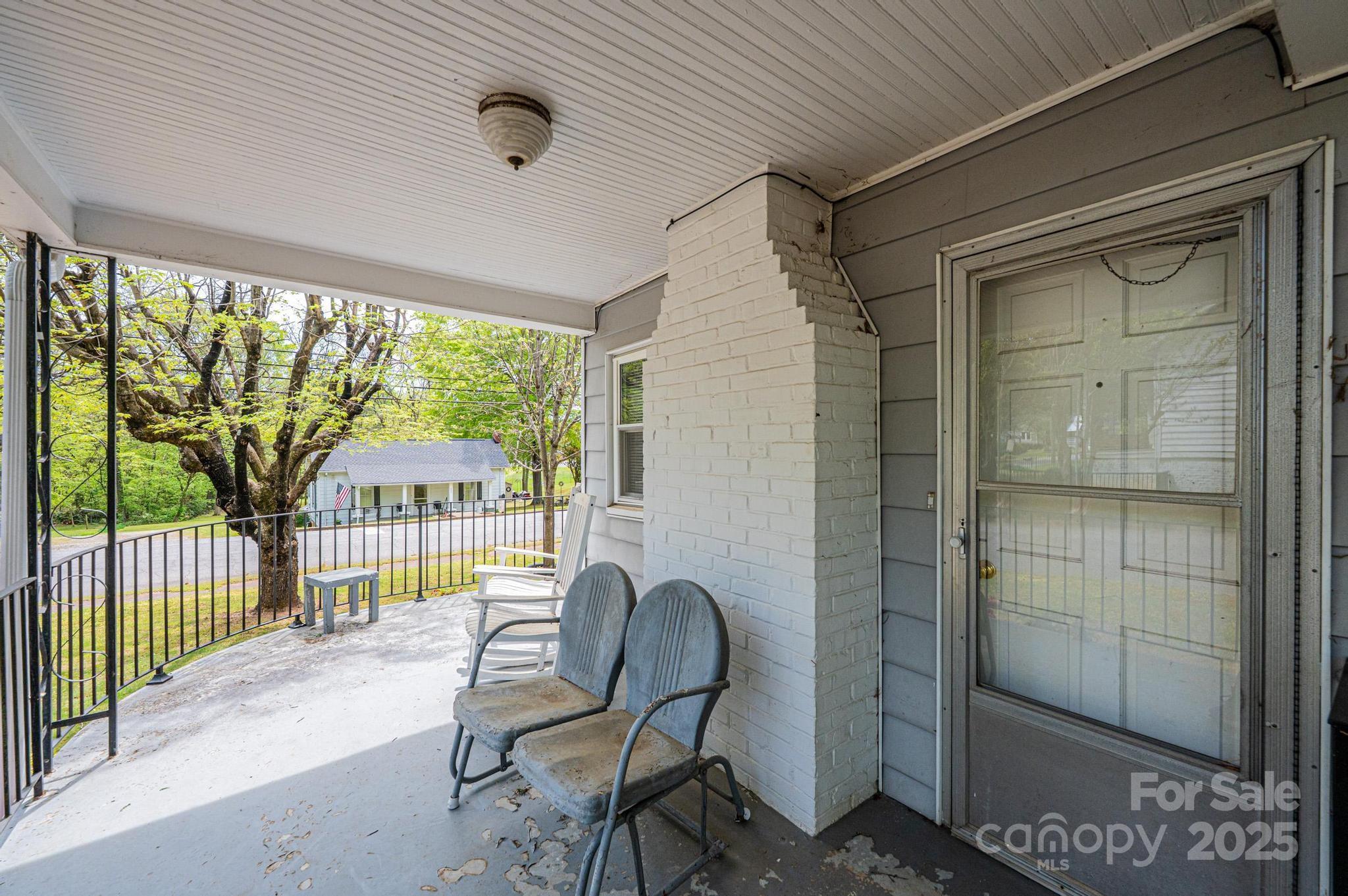 602 W 6th Street