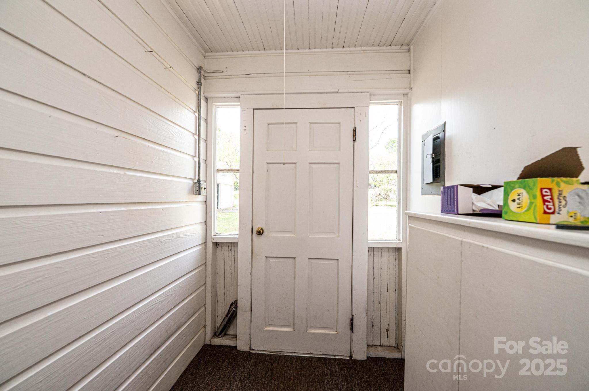 602 W 6th Street