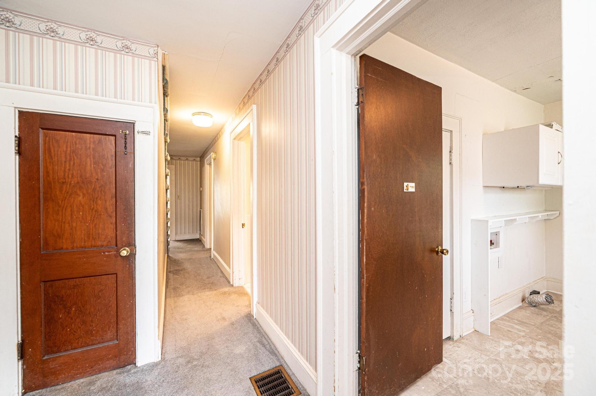 602 W 6th Street
