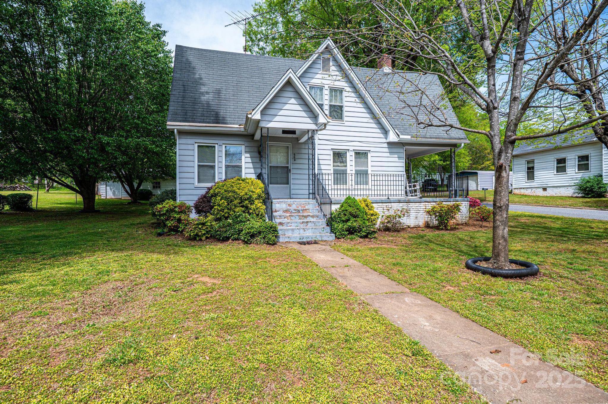 602 W 6th Street
