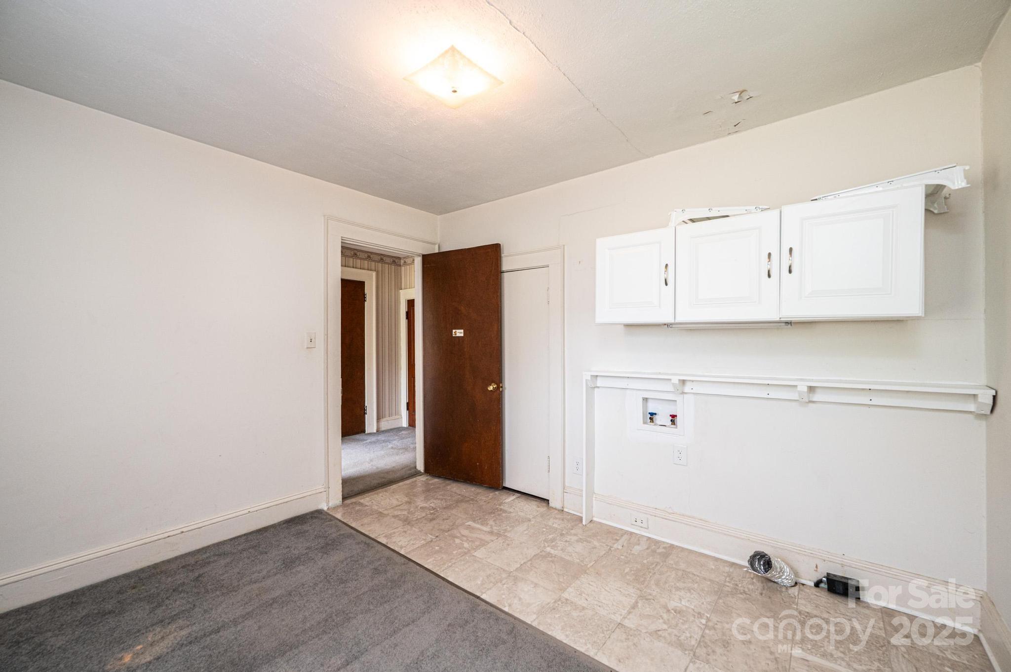 602 W 6th Street