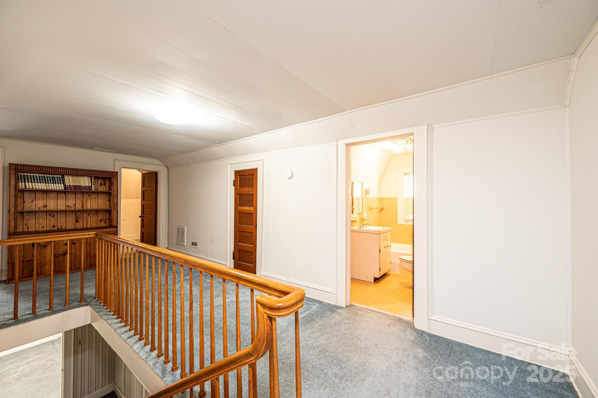 602 W 6th Street