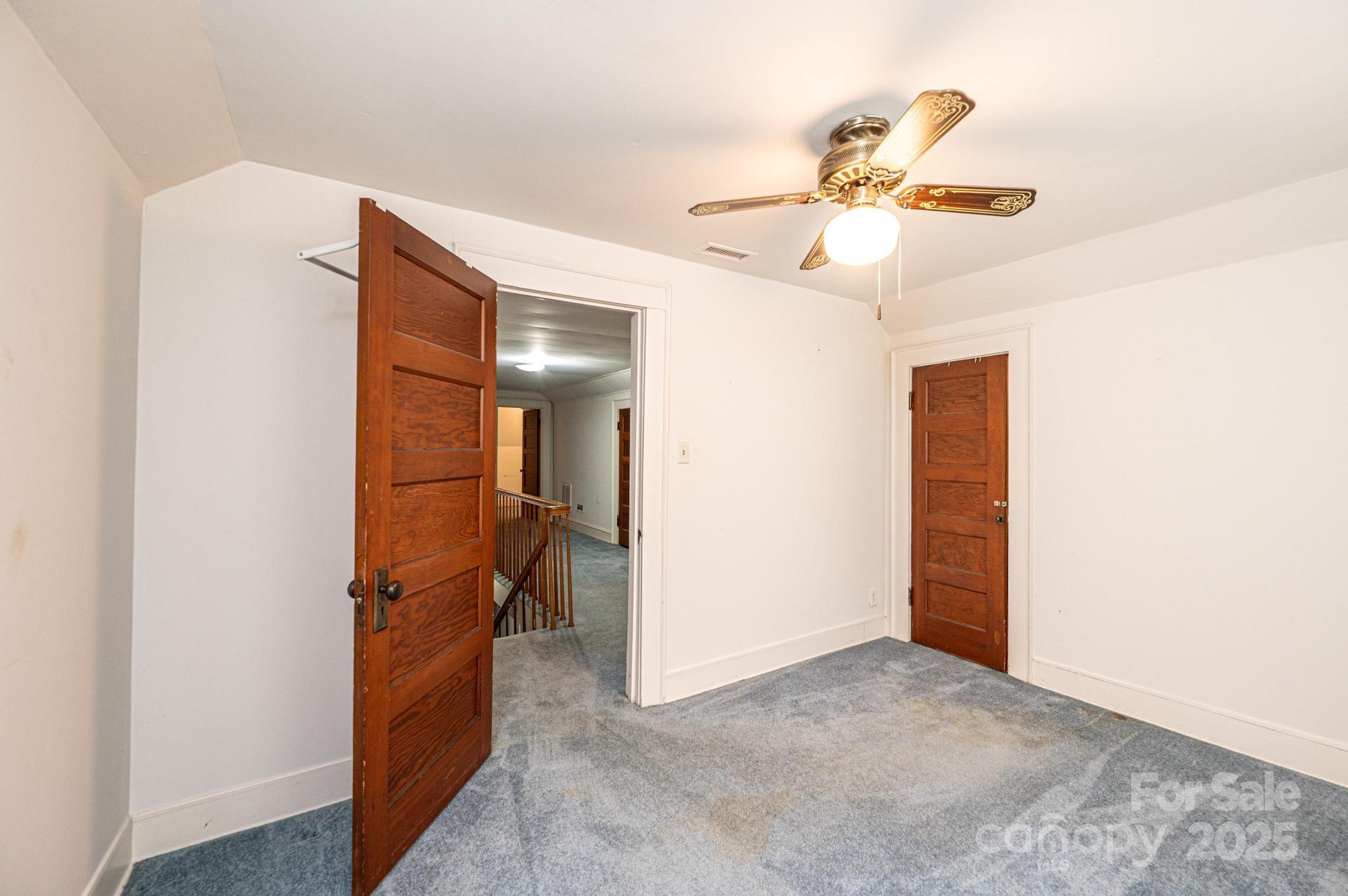 602 W 6th Street