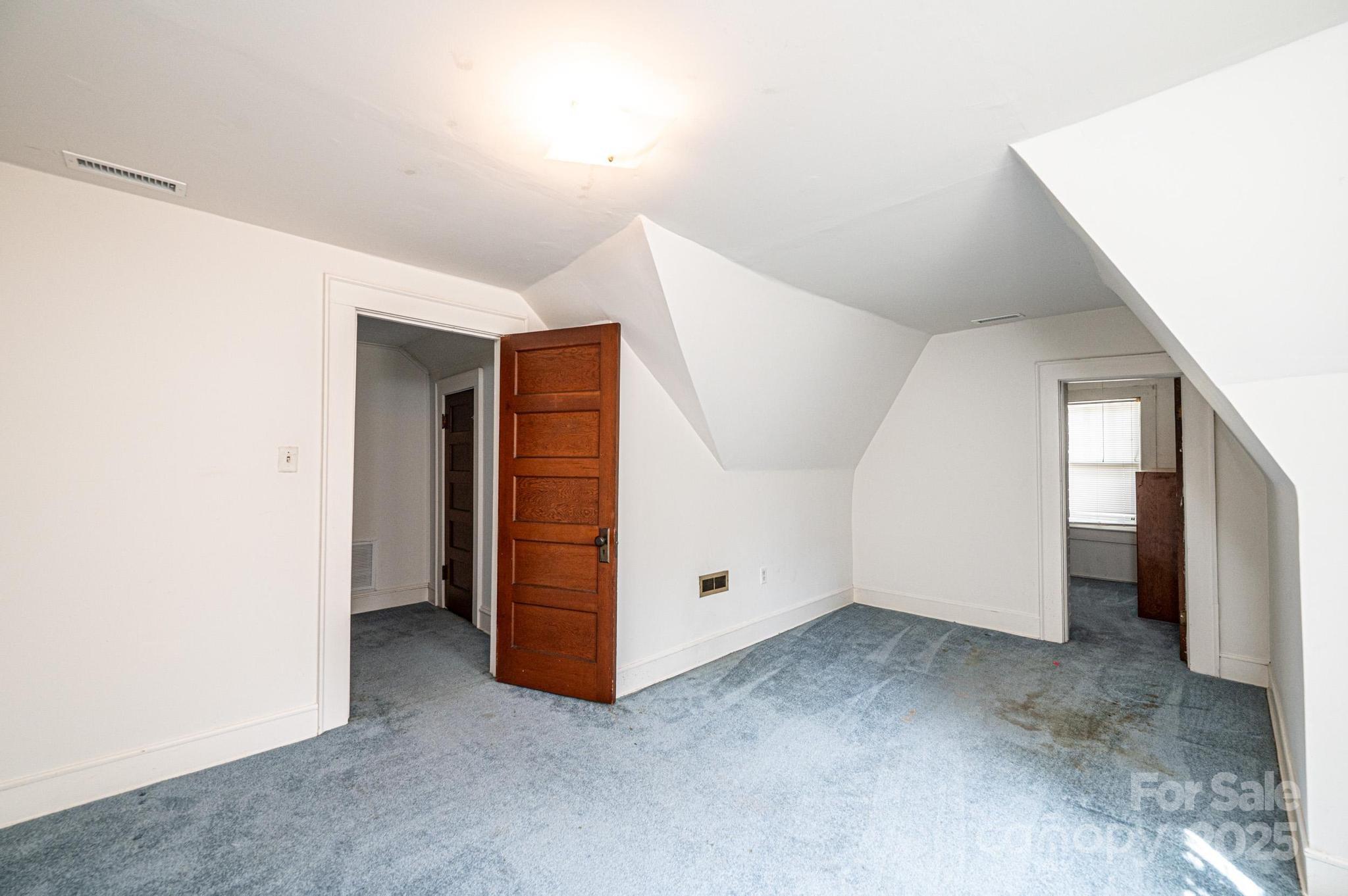 602 W 6th Street