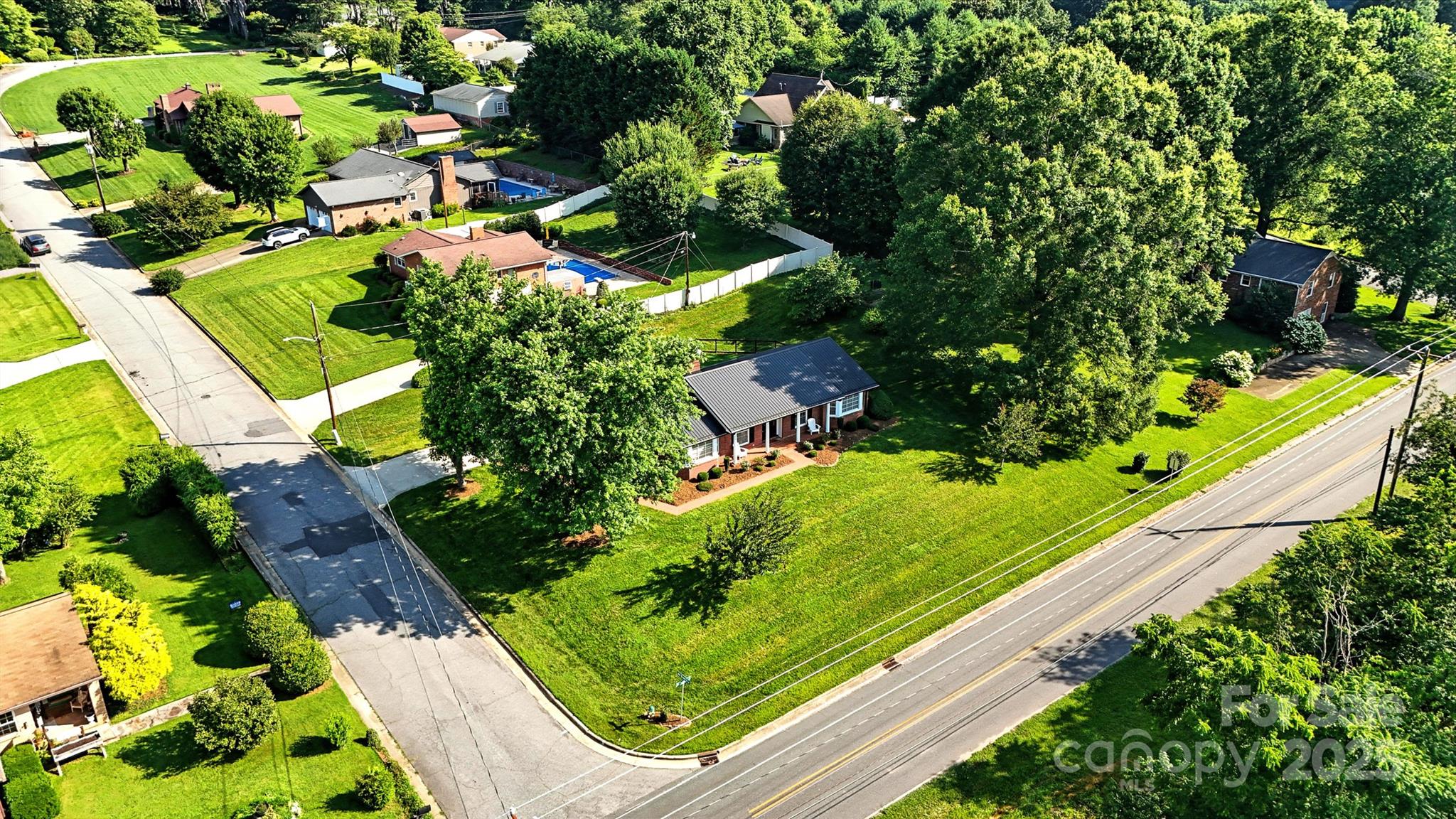 601 Pennell Street NE