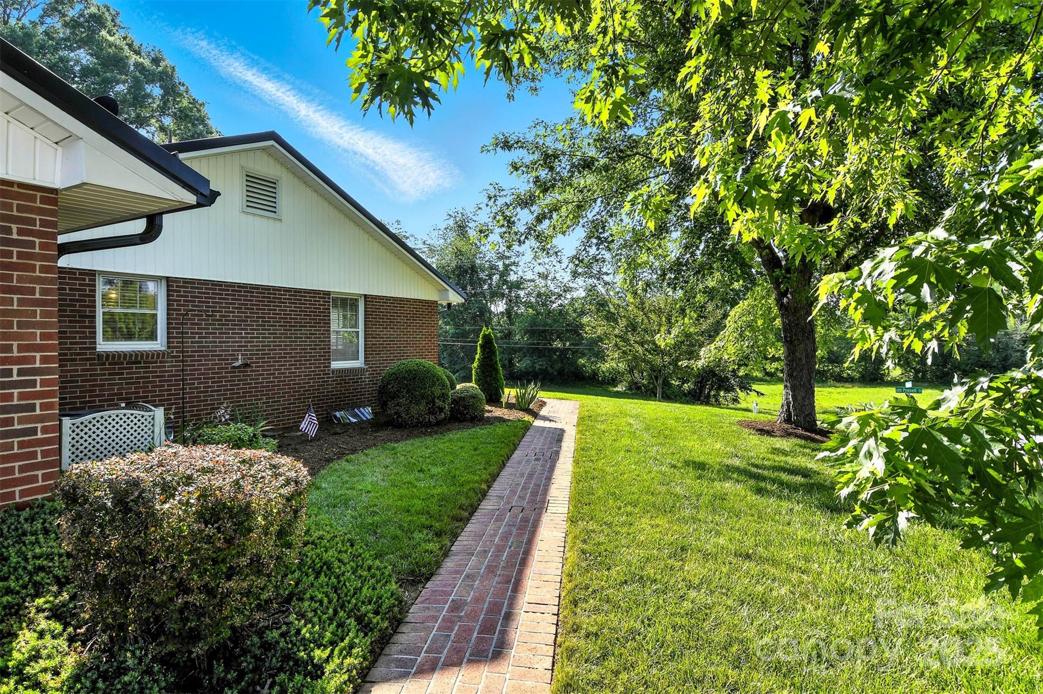 601 Pennell Street NE