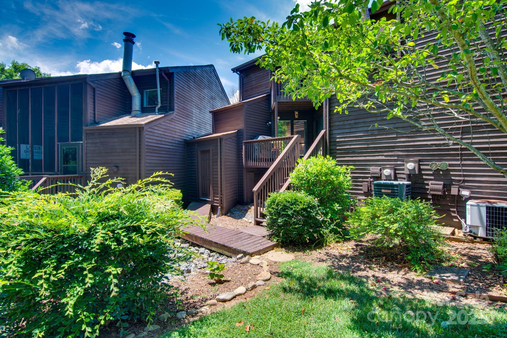 1034 N Center Street