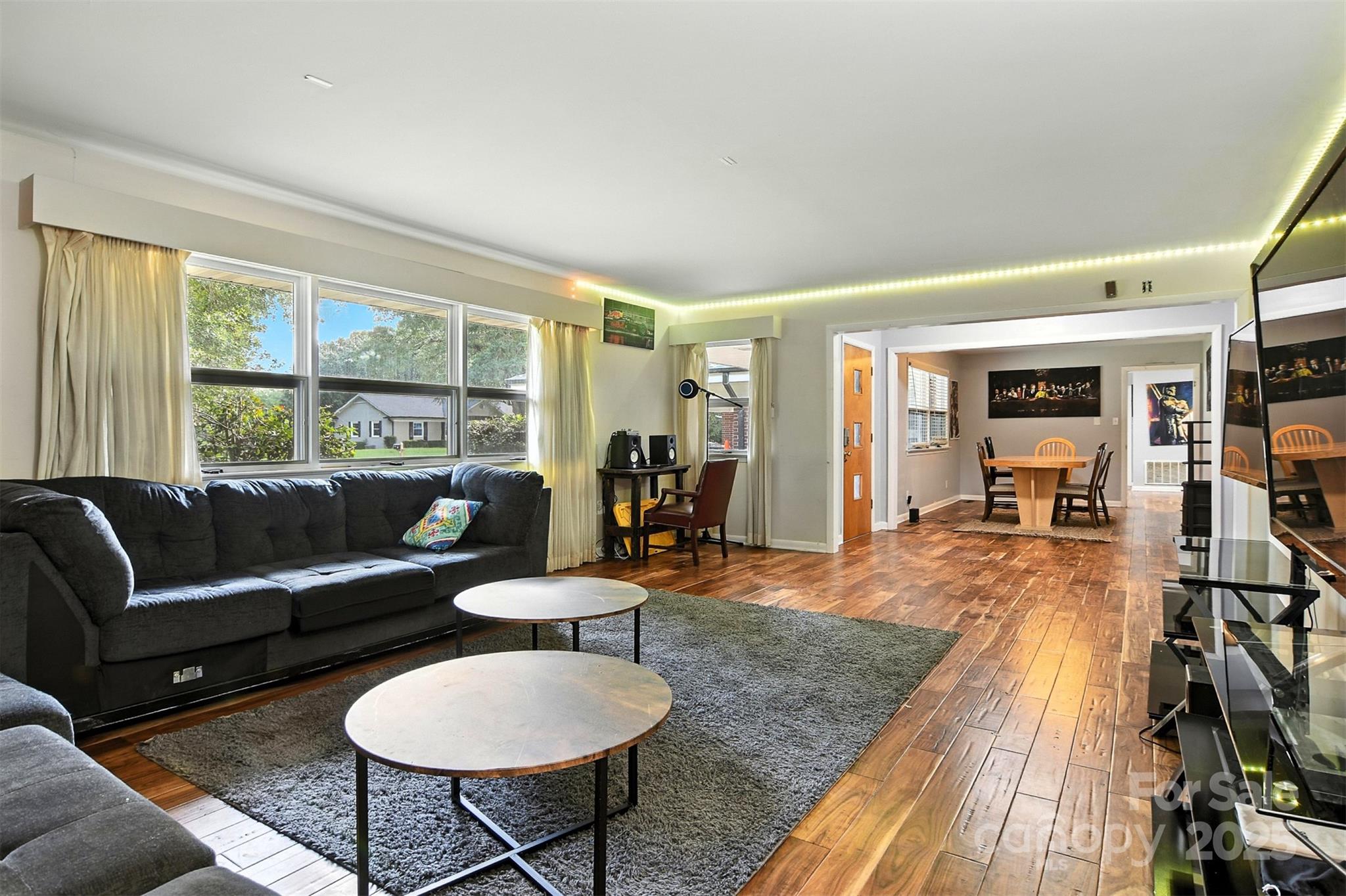 26 33rd Avenue NW