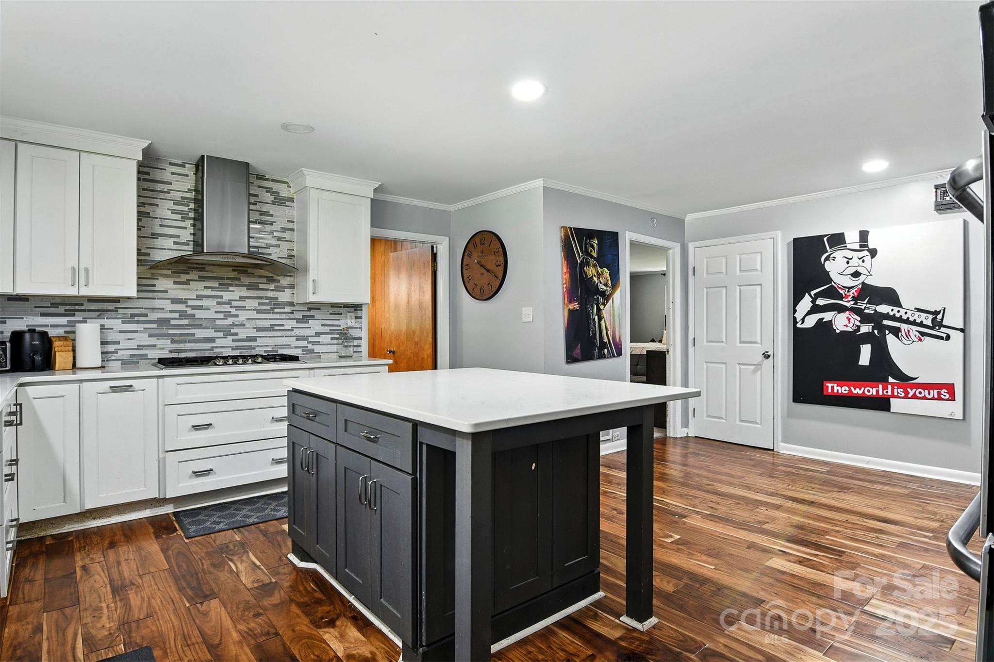 26 33rd Avenue NW