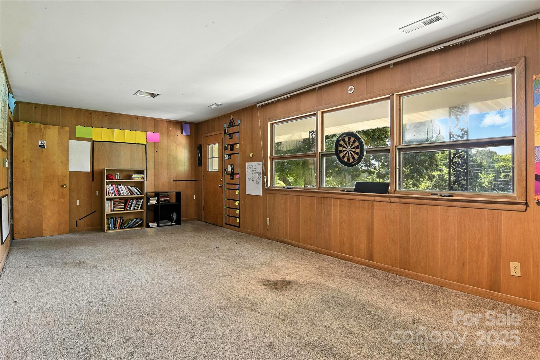 26 33rd Avenue NW