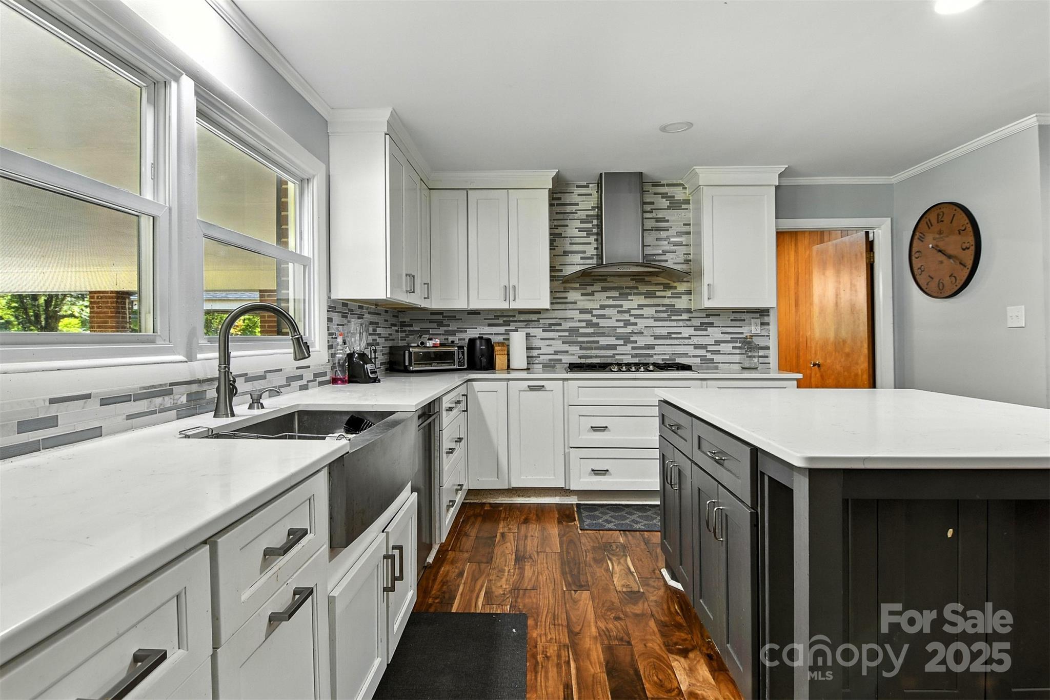 26 33rd Avenue NW