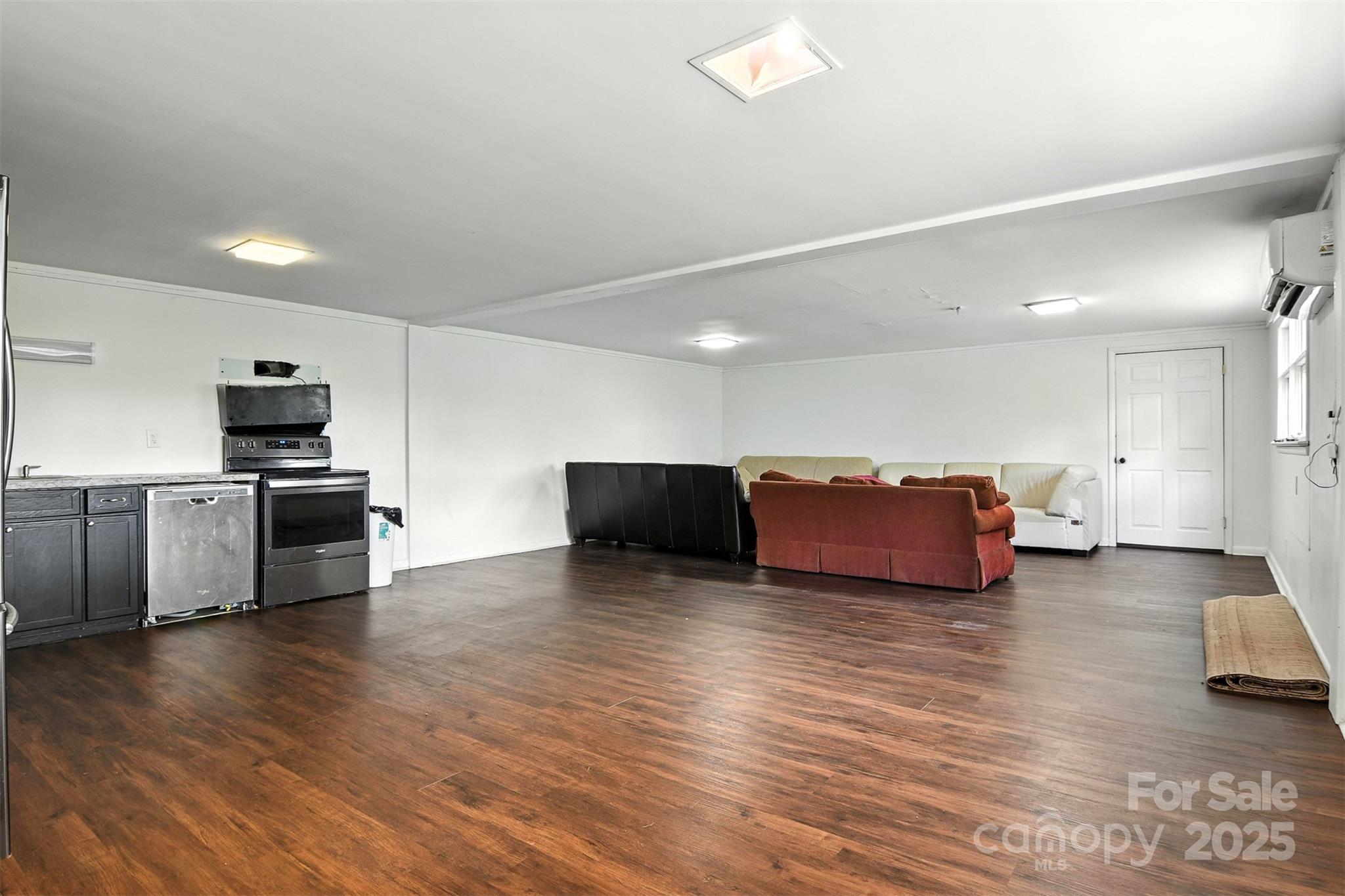 26 33rd Avenue NW