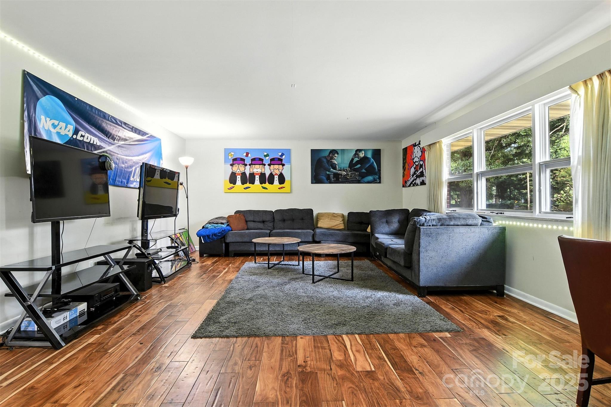 26 33rd Avenue NW