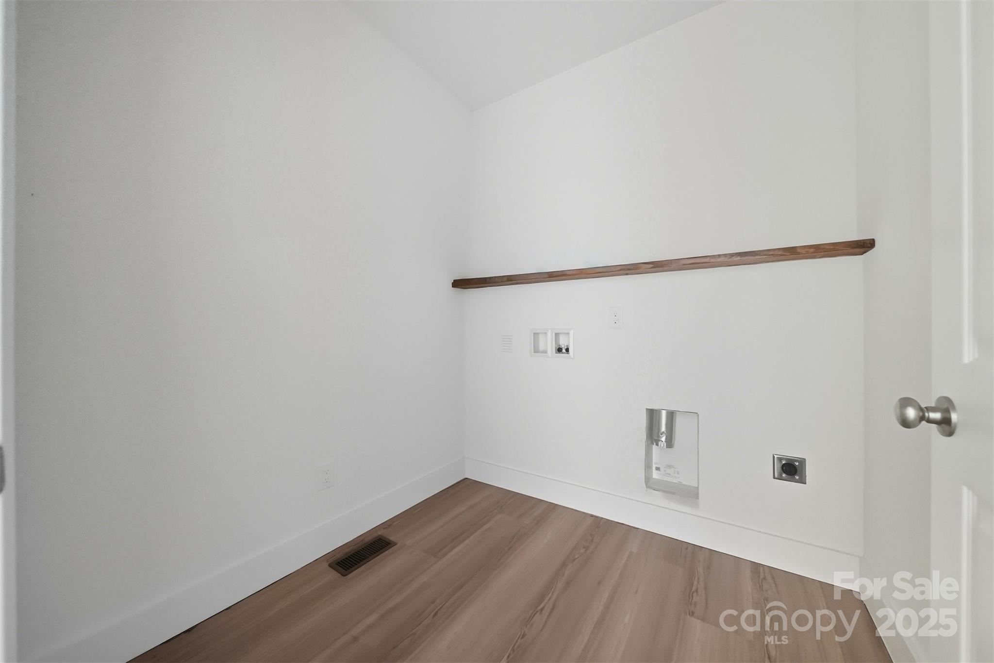 162 4th Street NE